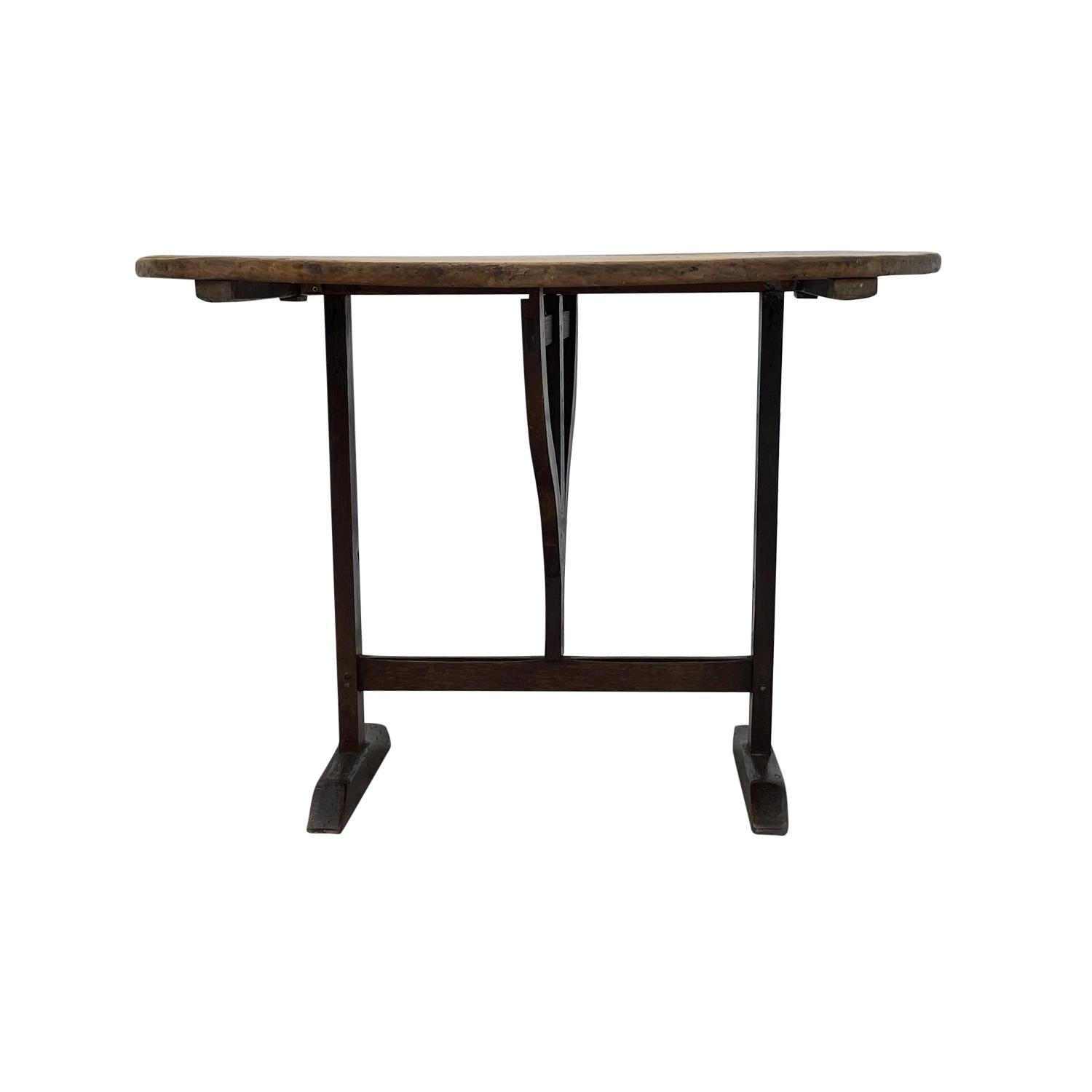 19th Century French Provincial Walnut Folding Wine Table - Antique Side Table For Sale 2