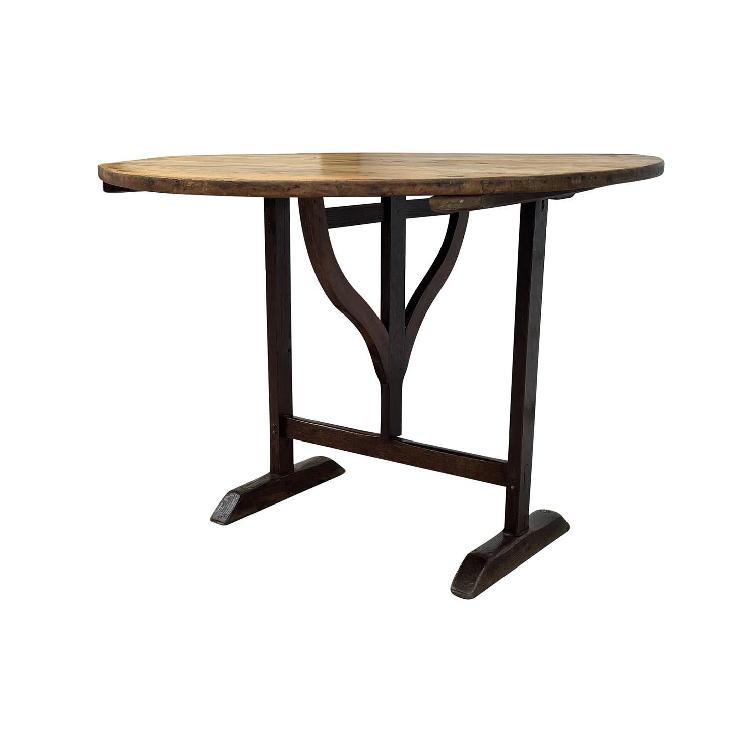 19th Century French Provincial Walnut Folding Wine Table - Antique Side Table For Sale 4