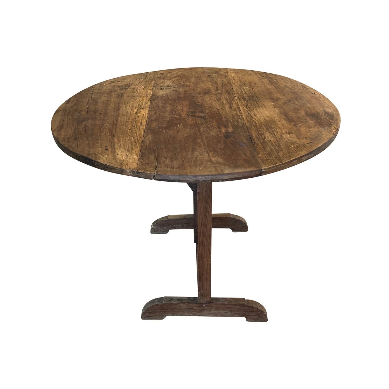 19th Century French Walnut Occasional Wine Folding Table, Antique Vigneron Table In Good Condition For Sale In West Palm Beach, FL