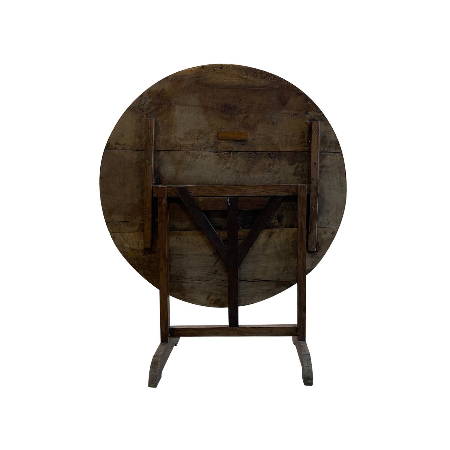 19th Century French Walnut Occasional Wine Folding Table, Antique Vigneron Table For Sale 3