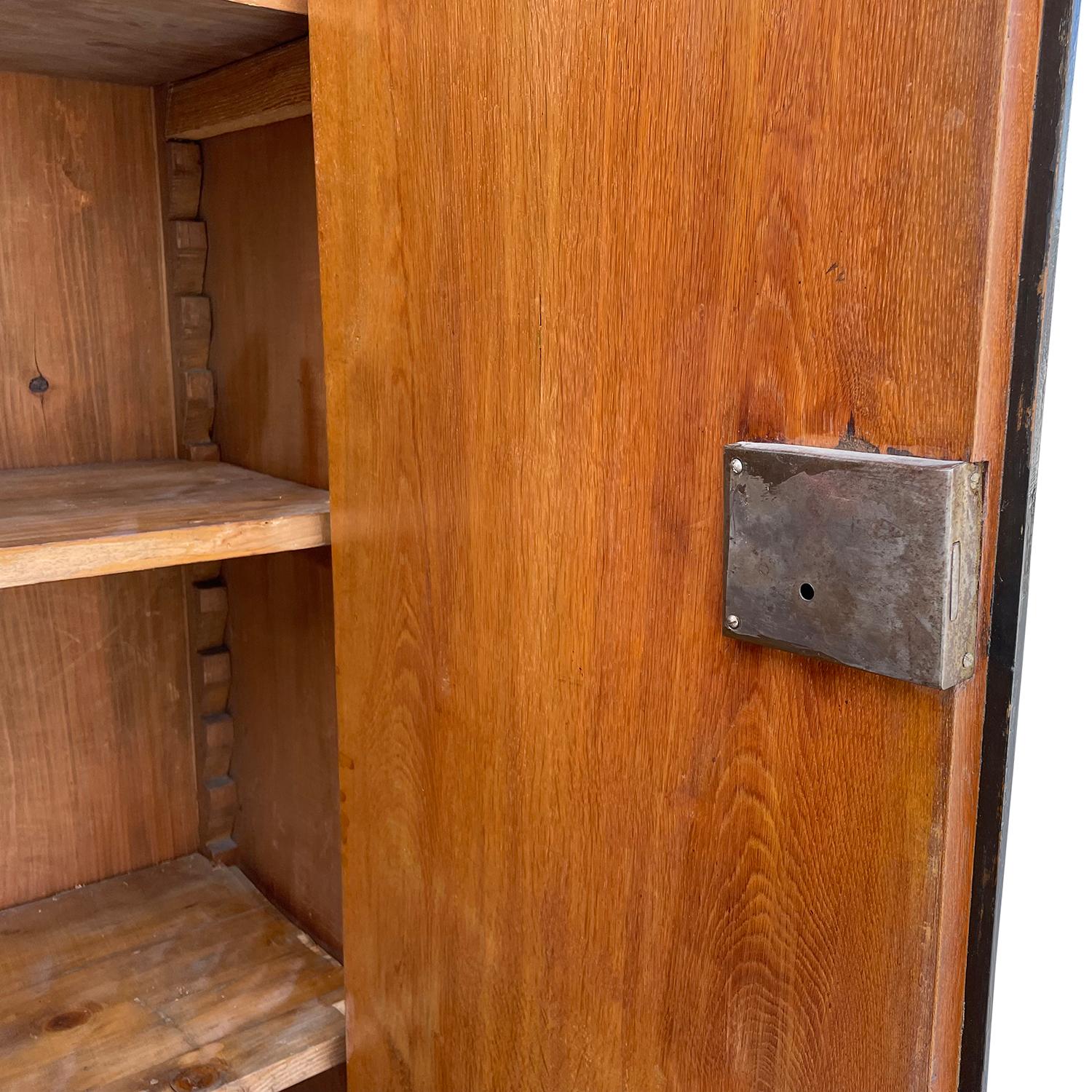 19th Century German Biedermeier Mahogany Cabinet - Antique Walnut Cupboard For Sale 7