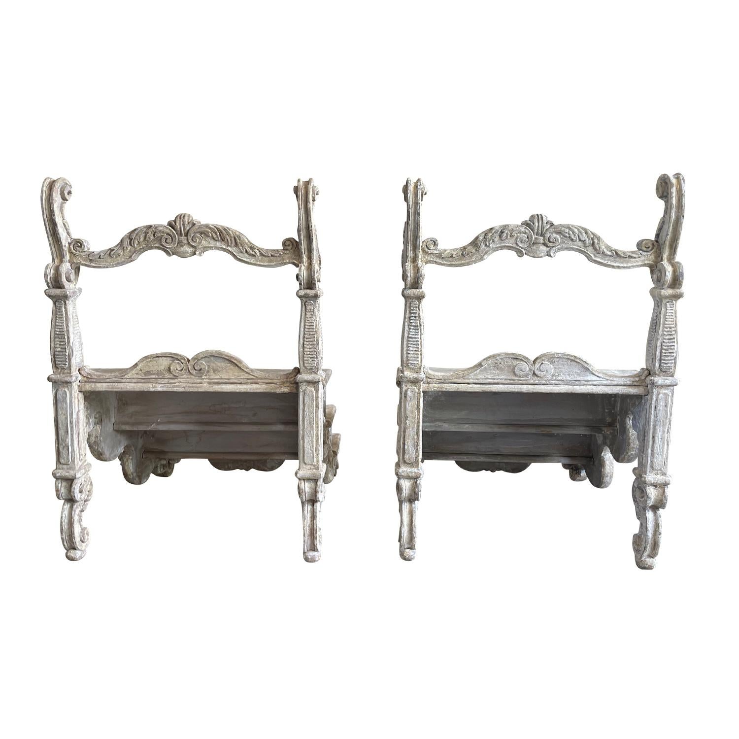 Hand-Carved 19th Century Light-Grey Italian Antique Pair of Painted Walnut Library Steps For Sale
