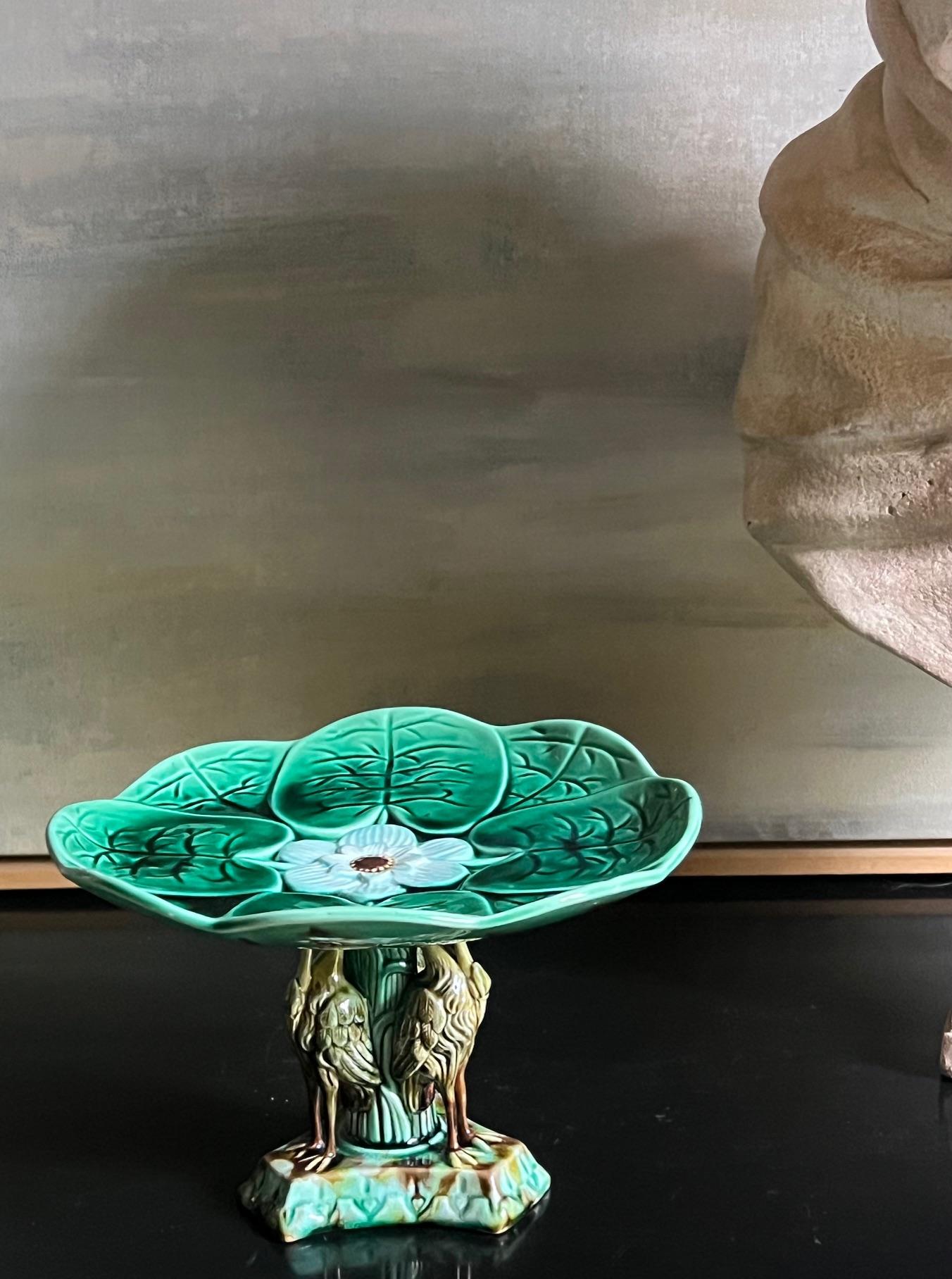 Victorien Plat central à pied pour nénuphar et grue du 19e siècle en vente