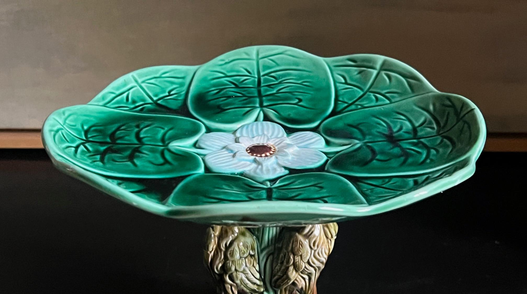 Anglais Plat central à pied pour nénuphar et grue du 19e siècle en vente