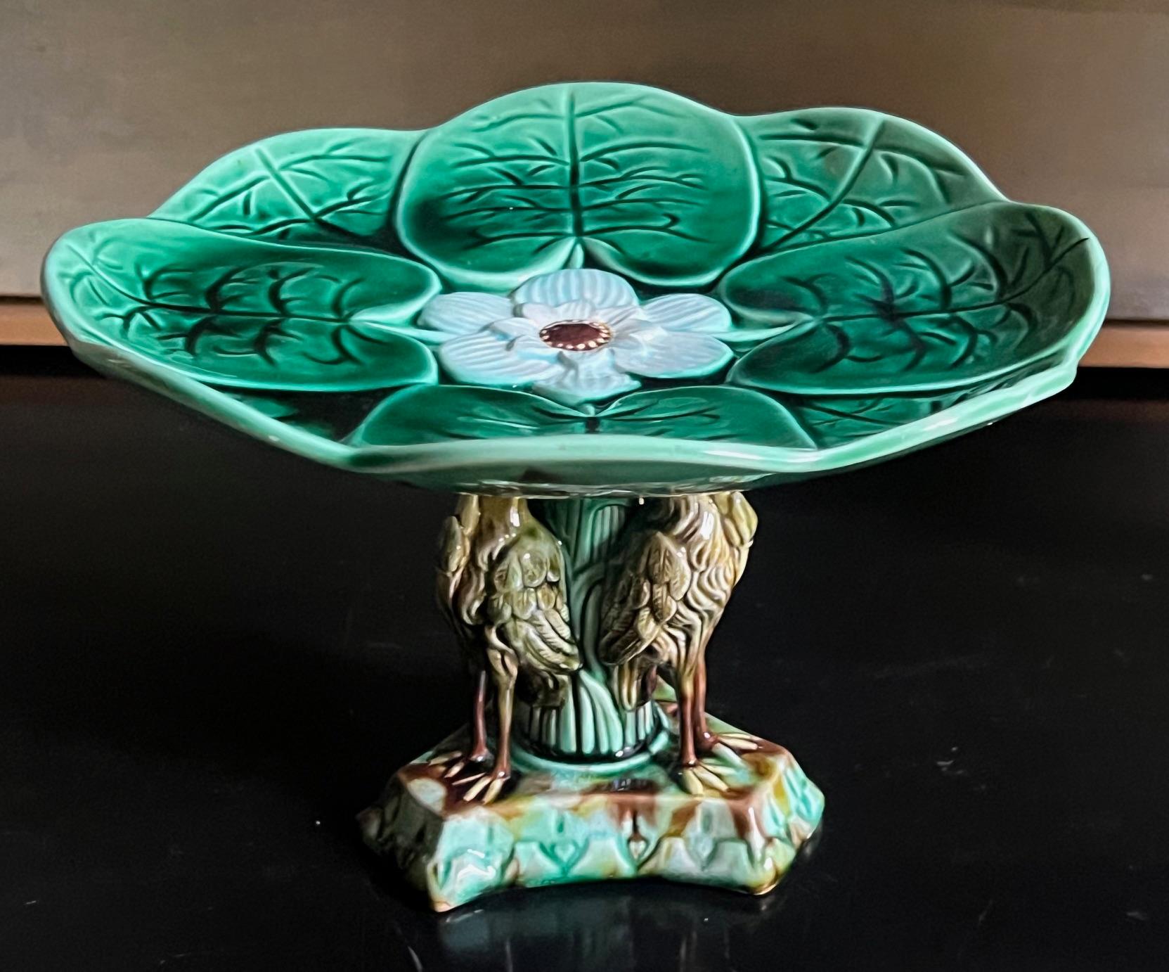 Fin du XIXe siècle Plat central à pied pour nénuphar et grue du 19e siècle en vente