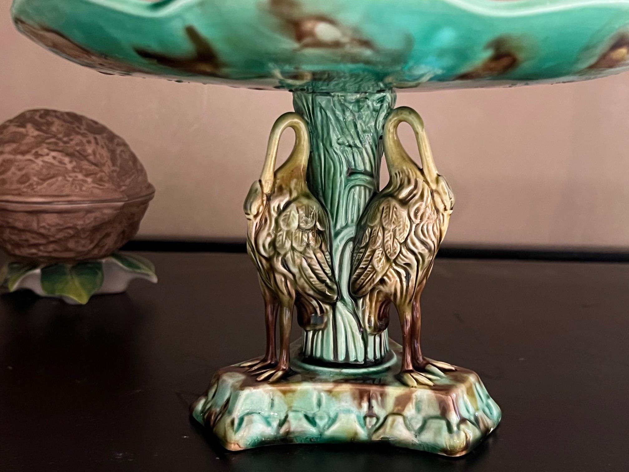 Plat central à pied pour nénuphar et grue du 19e siècle en vente 1