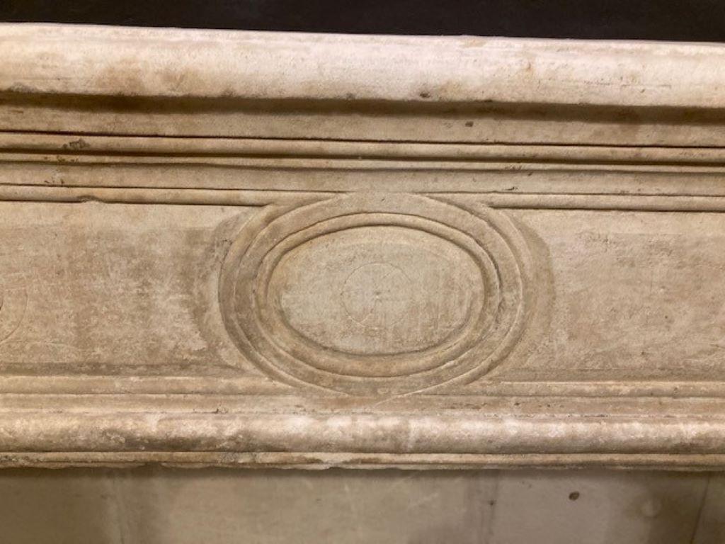 Charming limestone fireplace mantel, dating from the 19th century.
Inside dimensions : 120cm wide x 85cm high