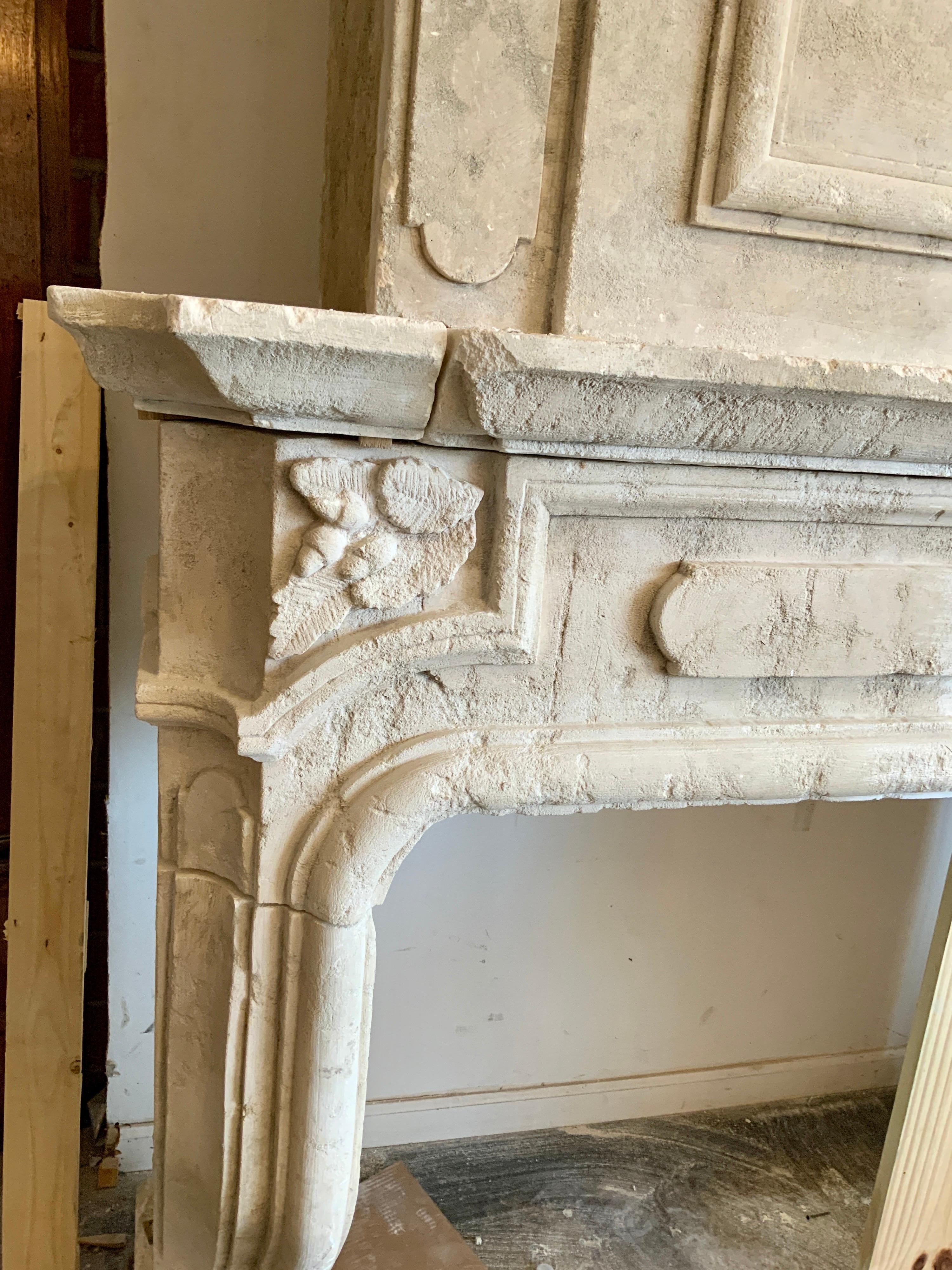 This limestone mantel origins from France.

19th Century period.

Beautiful details, bouquets of leaves.

Firebox measurements: 49.75
