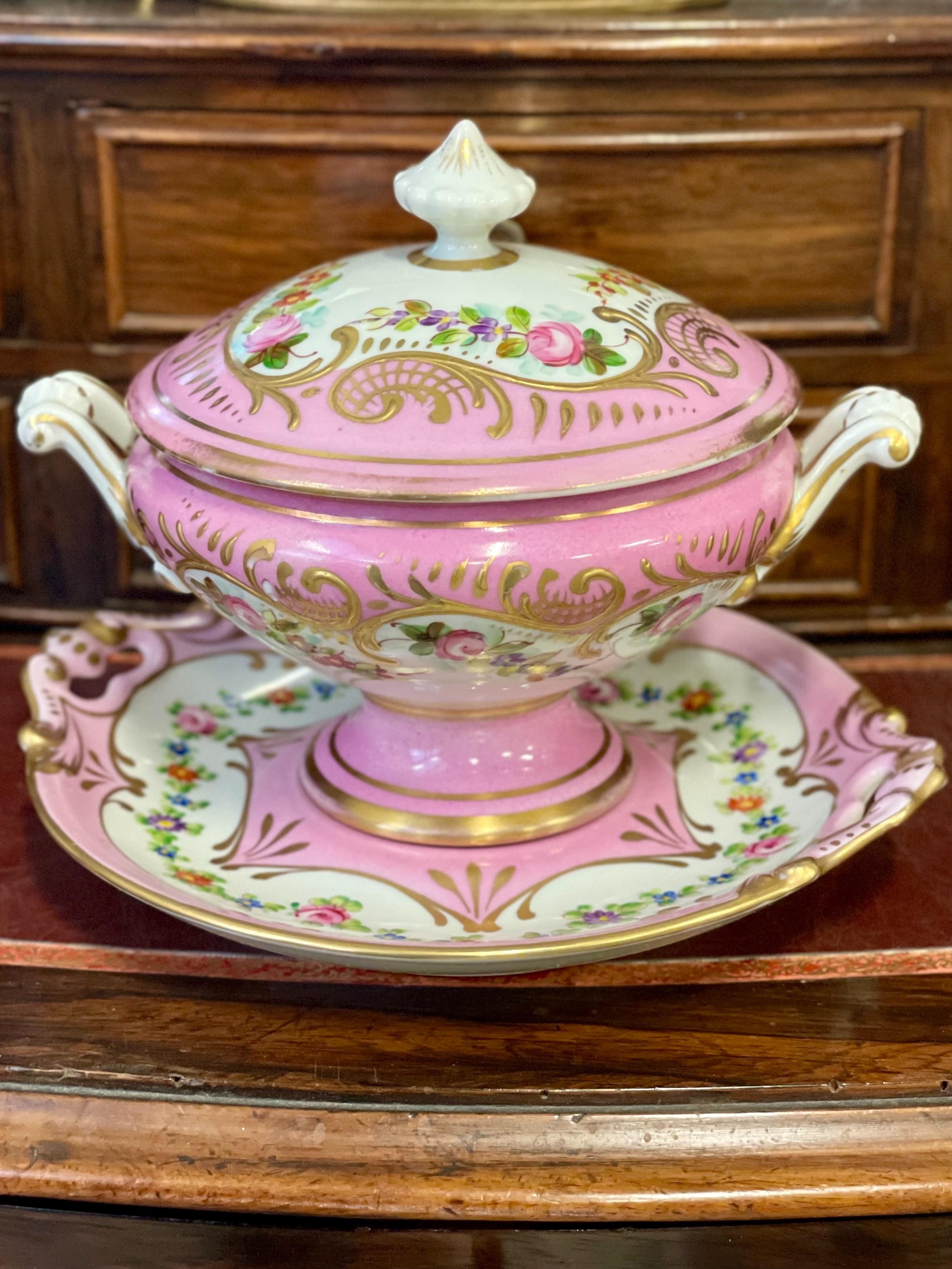Juego de Sopera de Porcelana Rosa y Dorada de Limoges del Siglo XIX en venta 9
