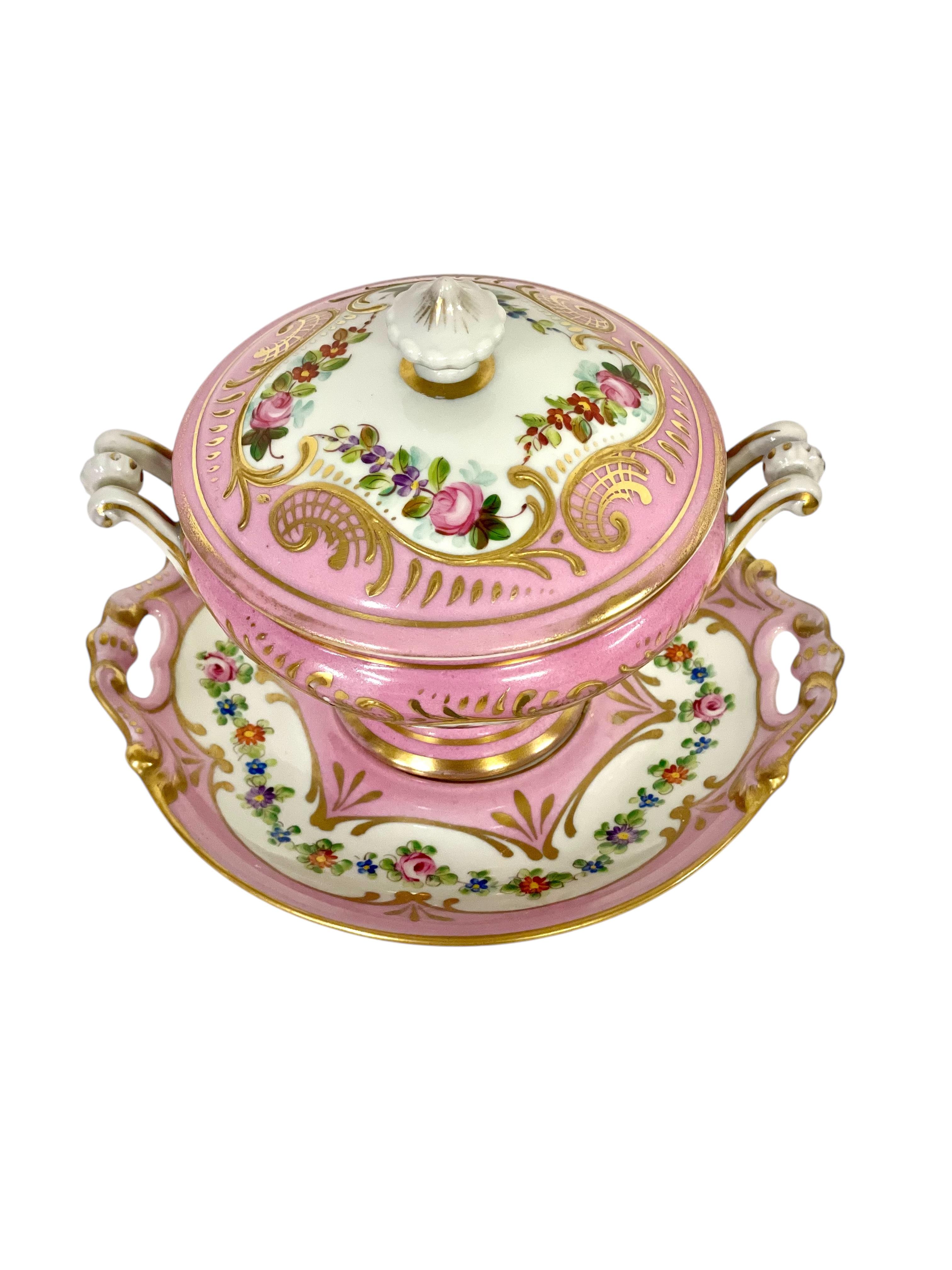 Juego de Sopera de Porcelana Rosa y Dorada de Limoges del Siglo XIX Francés en venta