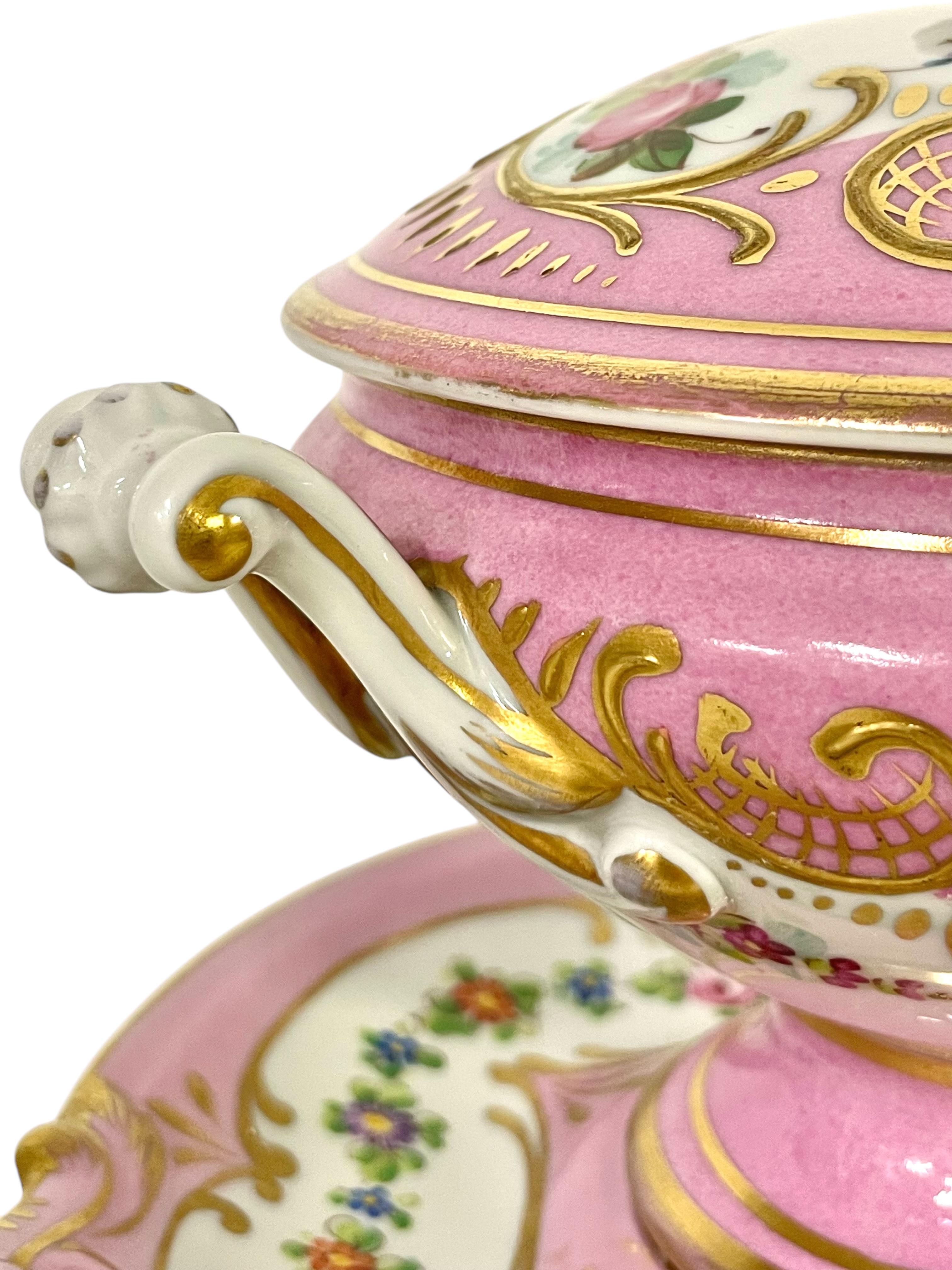 Juego de Sopera de Porcelana Rosa y Dorada de Limoges del Siglo XIX en venta 3
