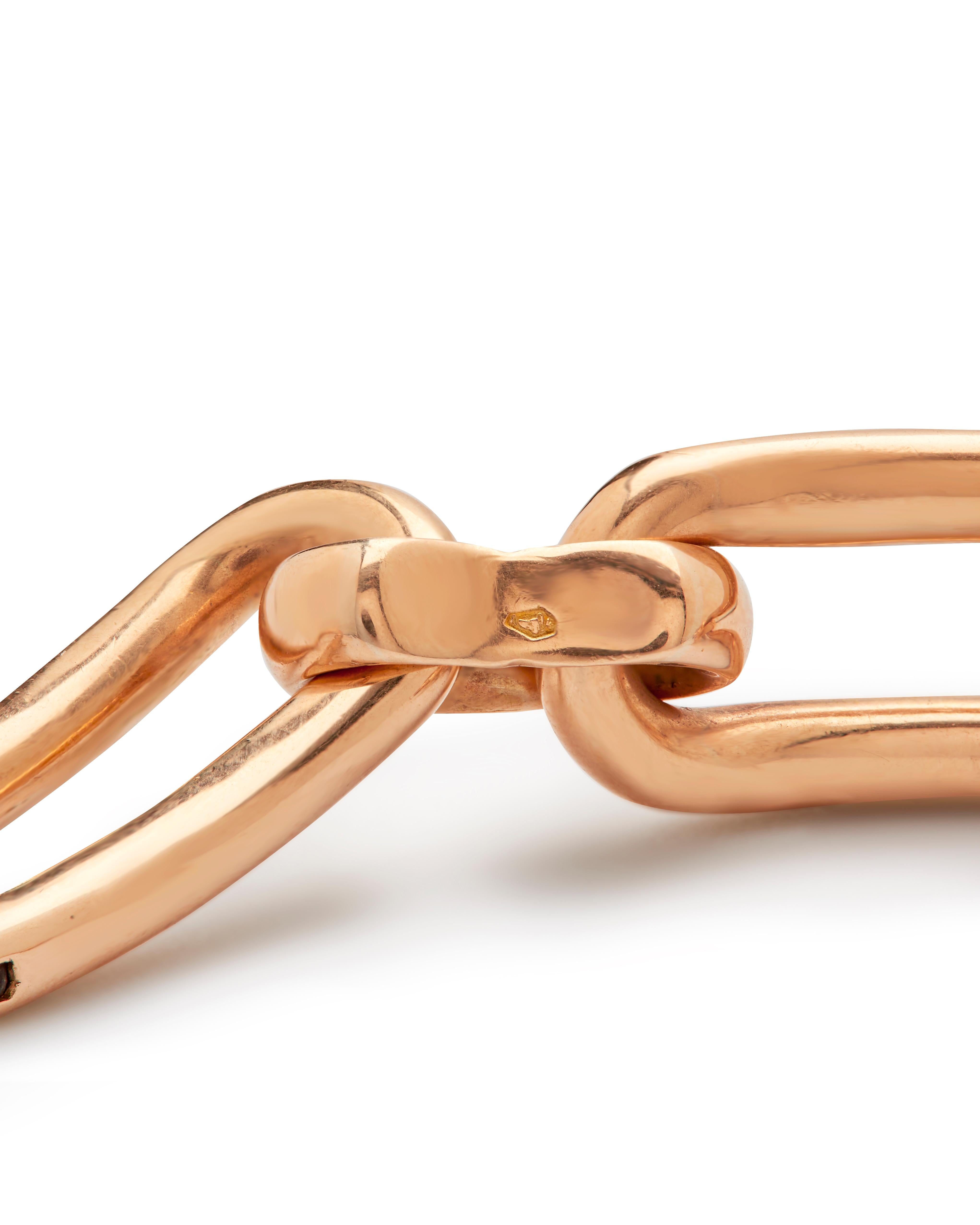 Très rare bracelet autrichien en or. 

Bracelet à maillons en or de la fin du 19e siècle
Les maillons allongés et arrondis sont dotés d'un fermoir dissimulé, 

21 grammes Marques autrichiennes pour l'or