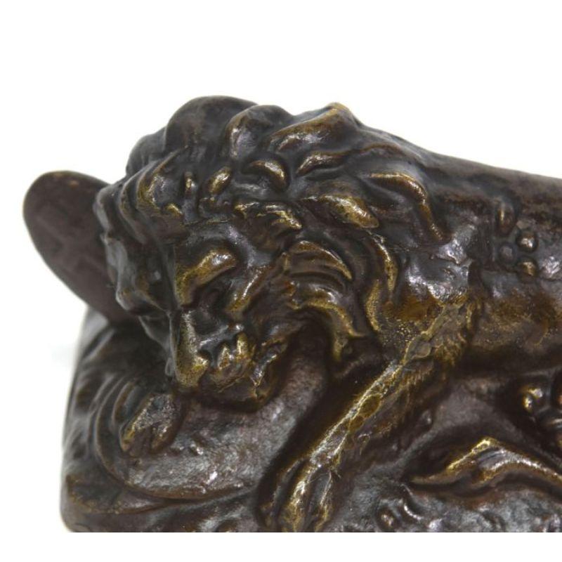 Bronze animal lion XIXth century patina medal size height 9 cm for a width of 15 cm and a depth of 9 cm.

Additional information:
Material: bronze.