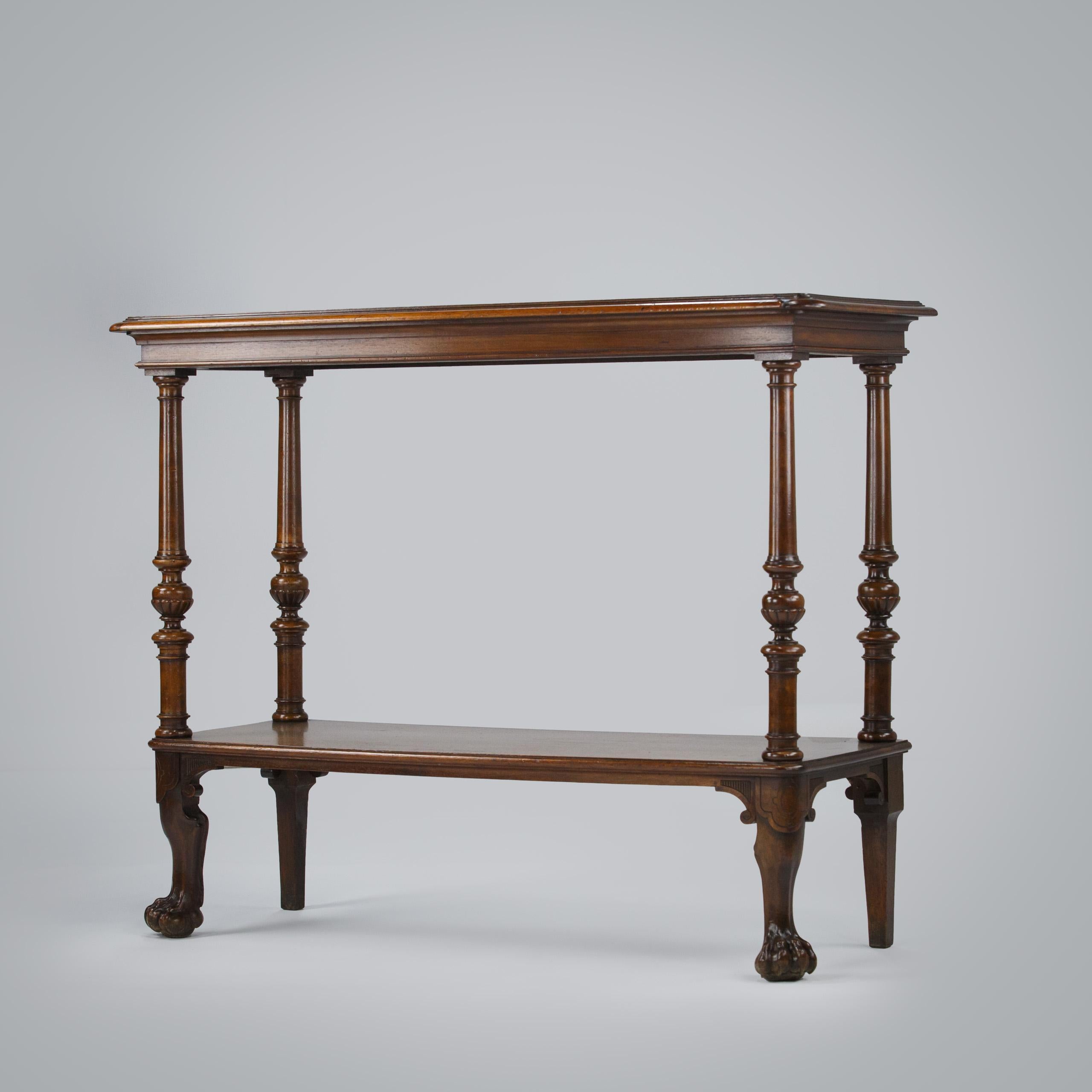 Serviteur ou table console à pattes de lion du 19e siècle avec étagère inférieure. Excellente sculpture audacieuse. Bonne couleur. Circa 1880 Acajou.