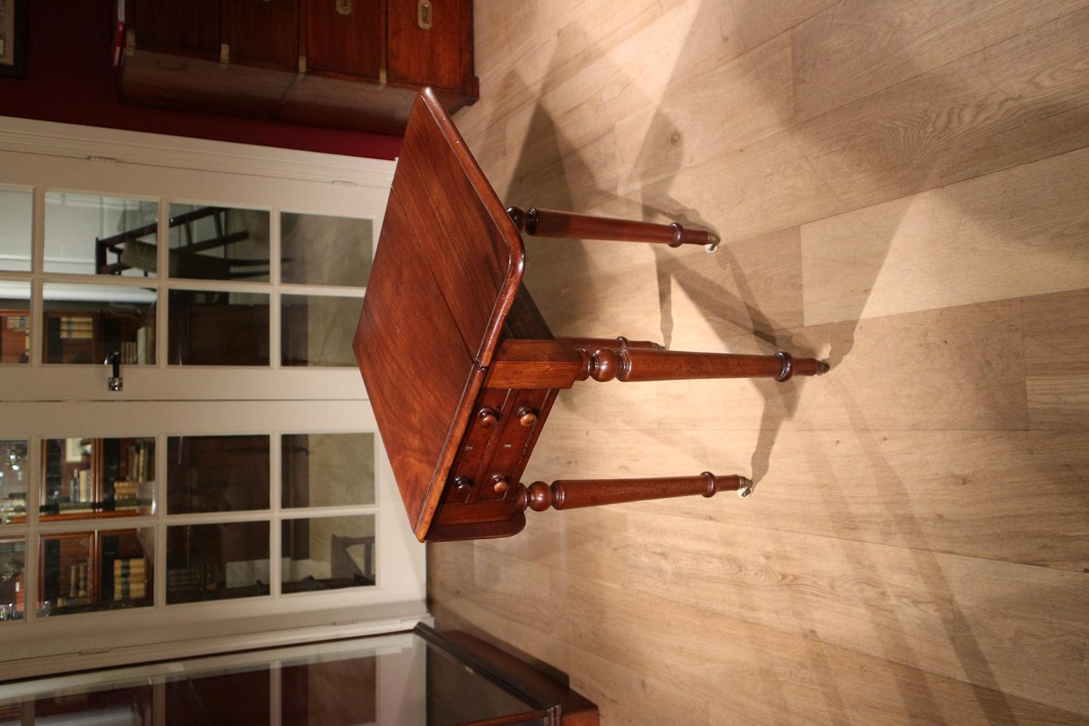 19th Century Little Mahogany Pembroke Table with 2 Drawers In Good Condition In Eindhoven, NL