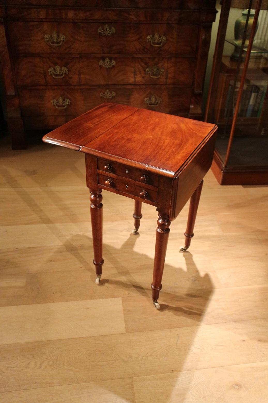 Mid-19th Century 19th Century Little Mahogany Pembroke Table with 2 Drawers