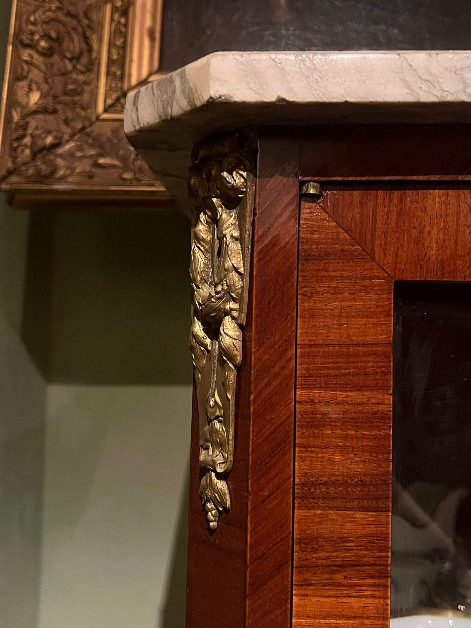 Kleines Schaufenster aus dem 19. (19. Jahrhundert) im Angebot