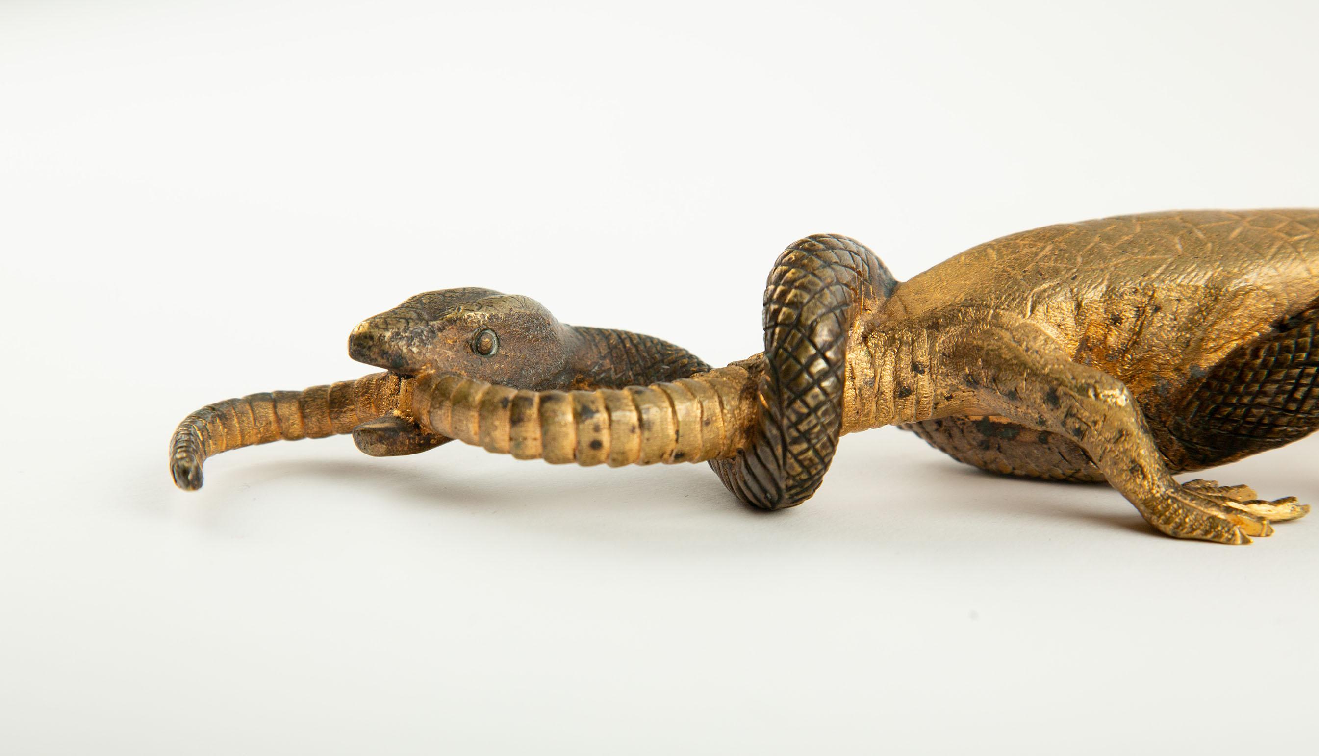 Doré Lézard et serpent du 19e siècle : Le combat de la Nature capturé en bronze doré en vente