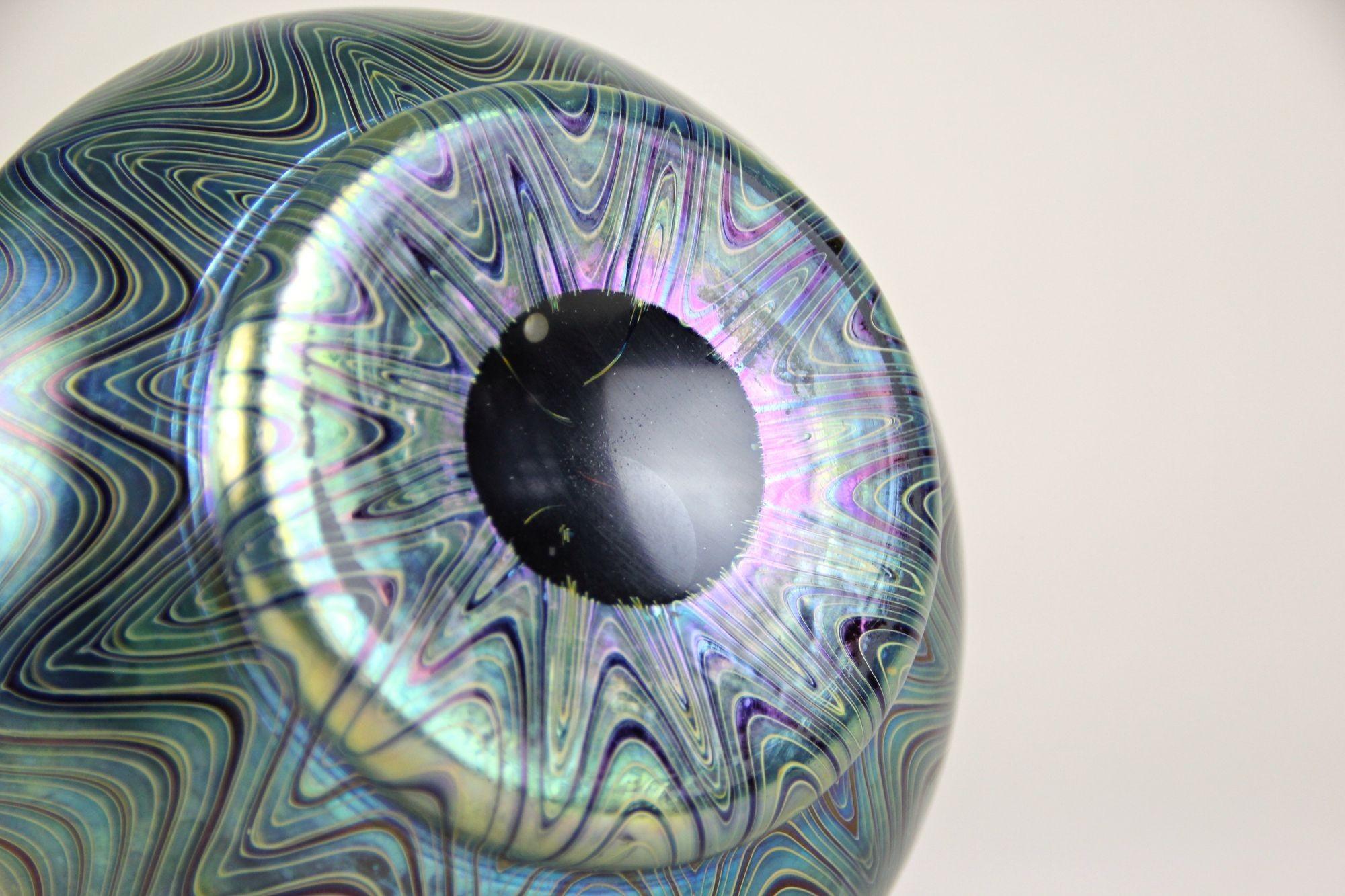 Vase en verre Loetz Glass du XIXe siècle - Rubin Phänomen Genre 6893, CZ ca. 1899 en vente 3