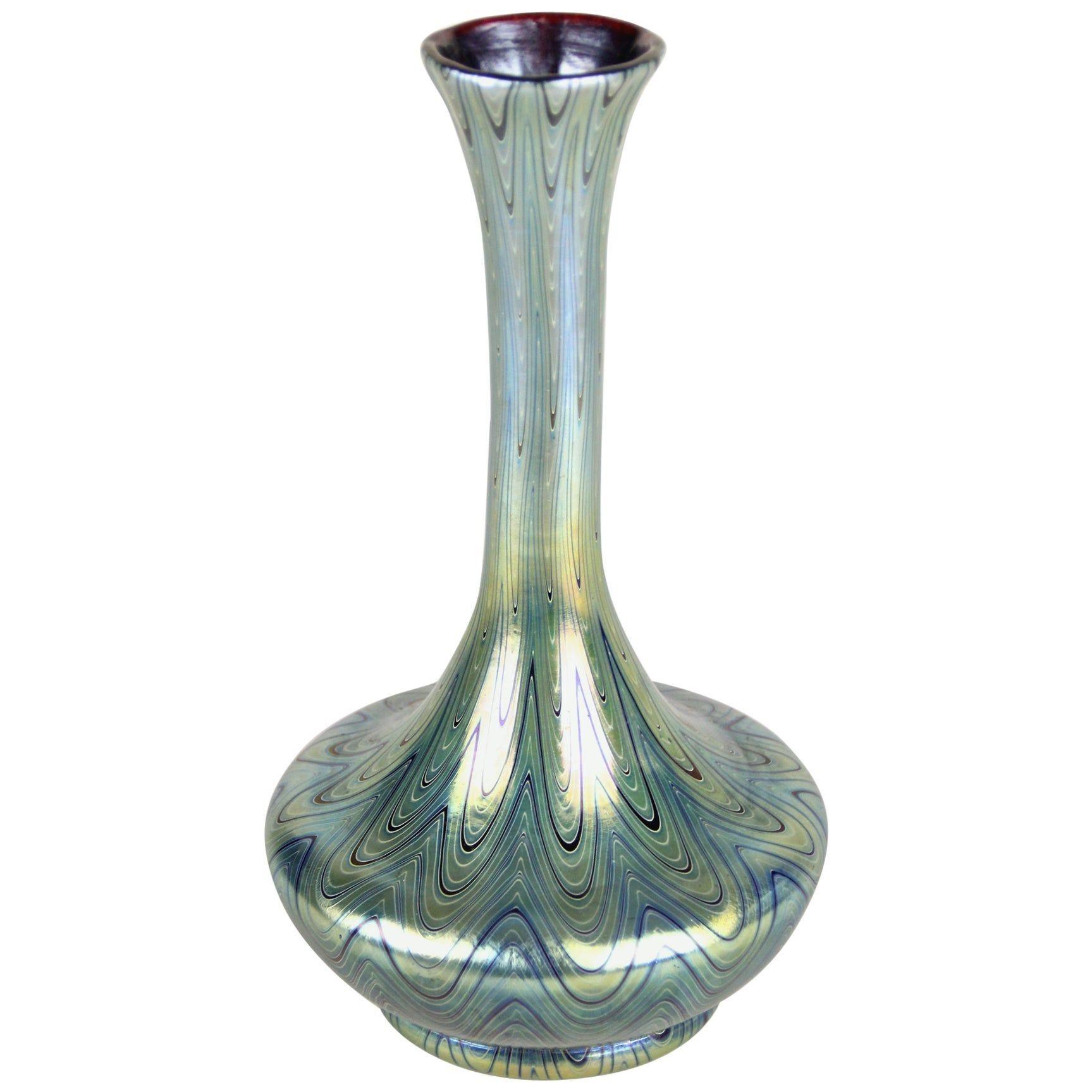 Art nouveau Vase en verre Loetz Glass du XIXe siècle - Rubin Phänomen Genre 6893, CZ ca. 1899 en vente