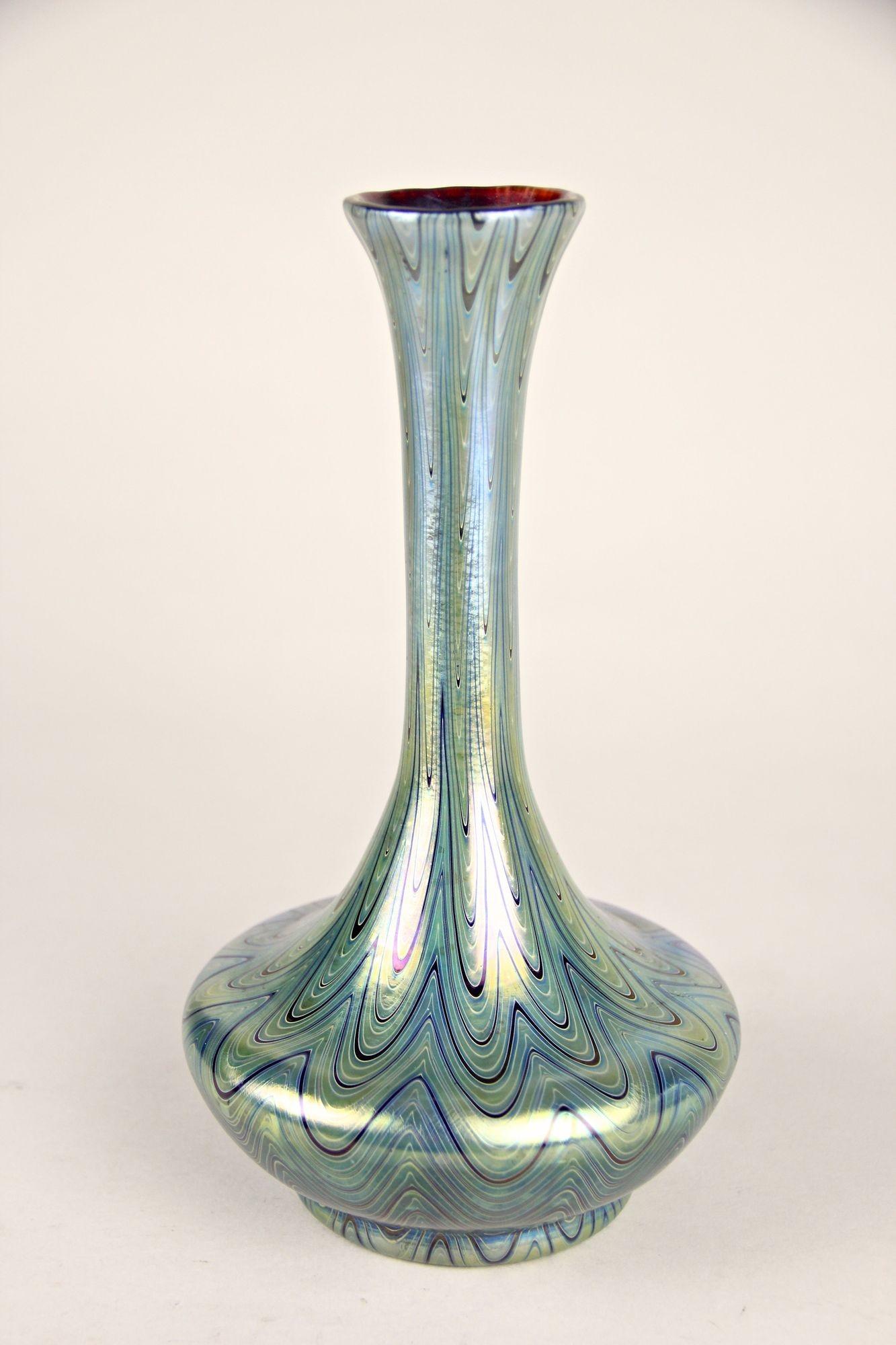 Fait main Vase en verre Loetz Glass du XIXe siècle - Rubin Phänomen Genre 6893, CZ ca. 1899 en vente