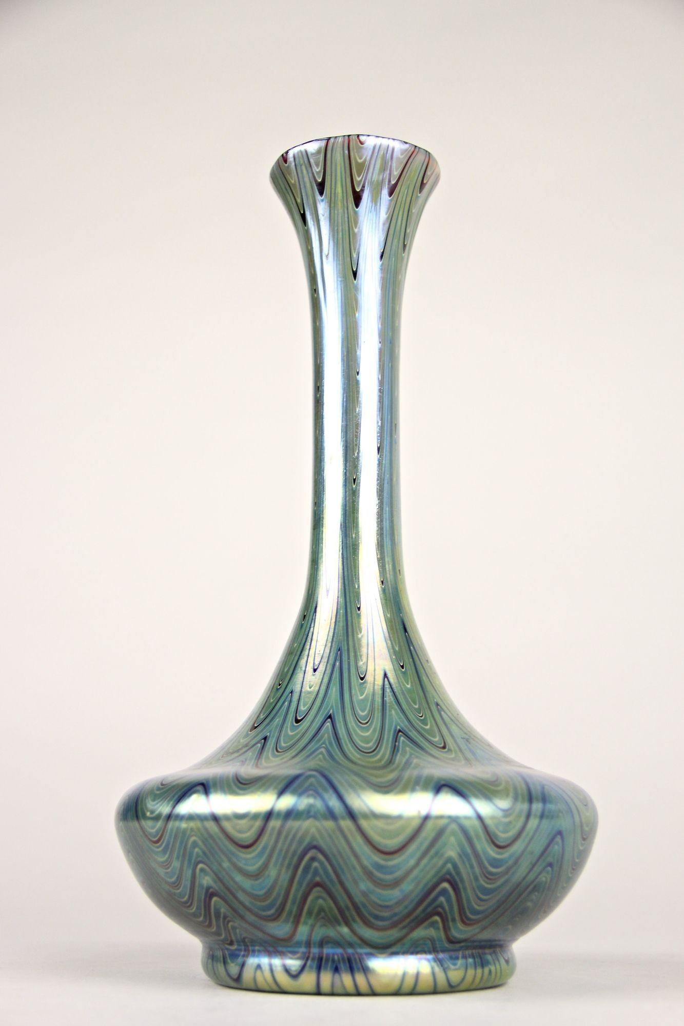 Vase en verre Loetz Glass du XIXe siècle - Rubin Phänomen Genre 6893, CZ ca. 1899 Bon état - En vente à Lichtenberg, AT
