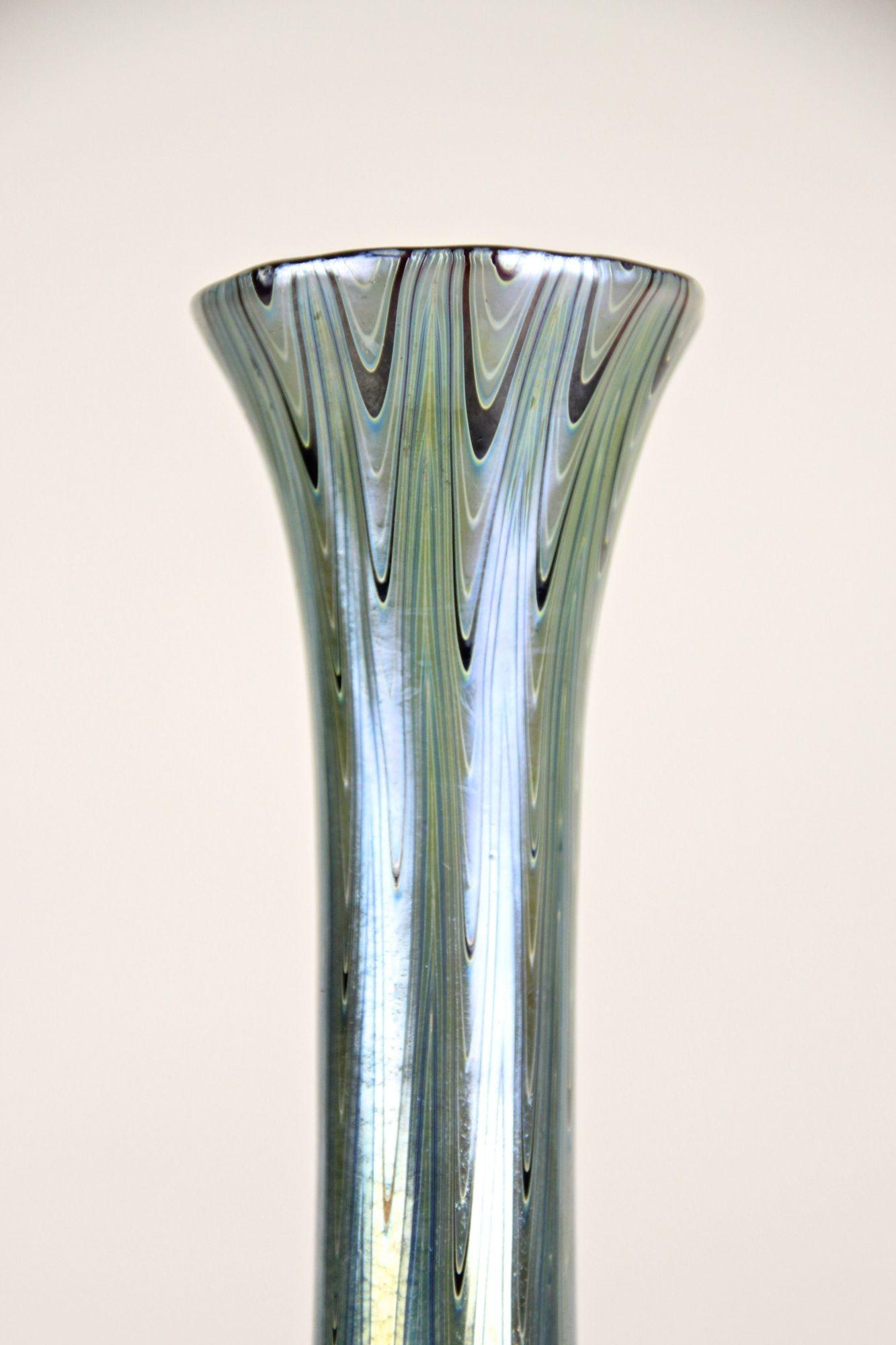 Verre brun Vase en verre Loetz Glass du XIXe siècle - Rubin Phänomen Genre 6893, CZ ca. 1899 en vente