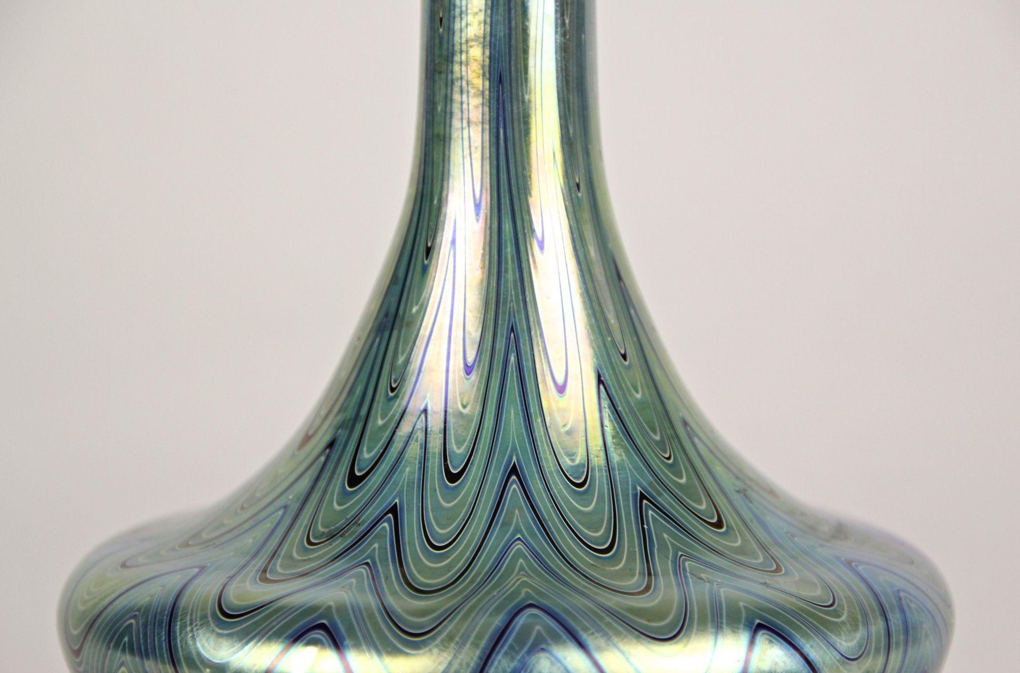 Vase en verre Loetz Glass du XIXe siècle - Rubin Phänomen Genre 6893, CZ ca. 1899 en vente 1