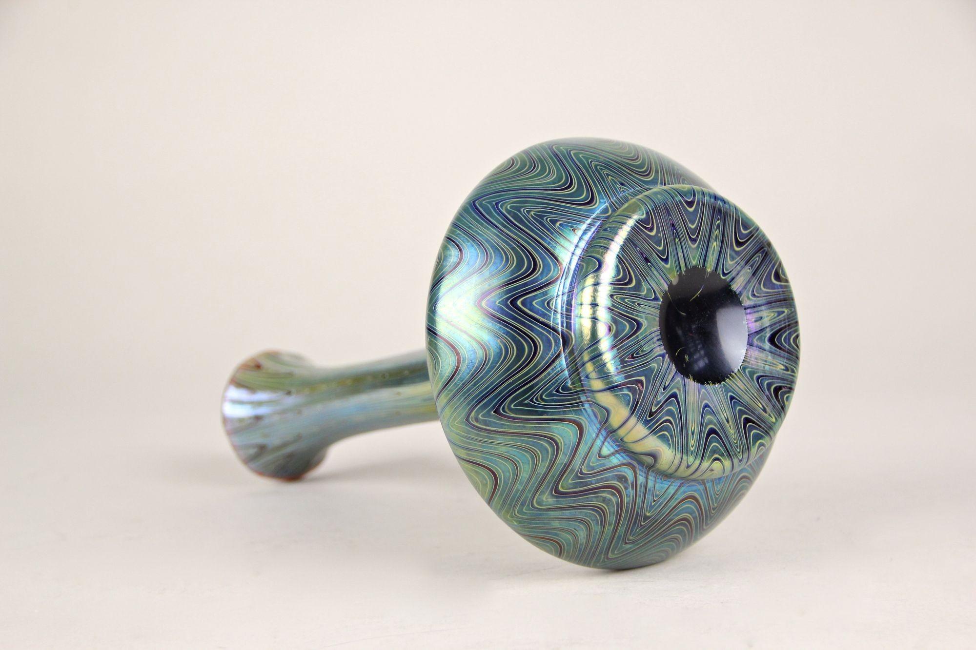 Vase en verre Loetz Glass du XIXe siècle - Rubin Phänomen Genre 6893, CZ ca. 1899 en vente 2