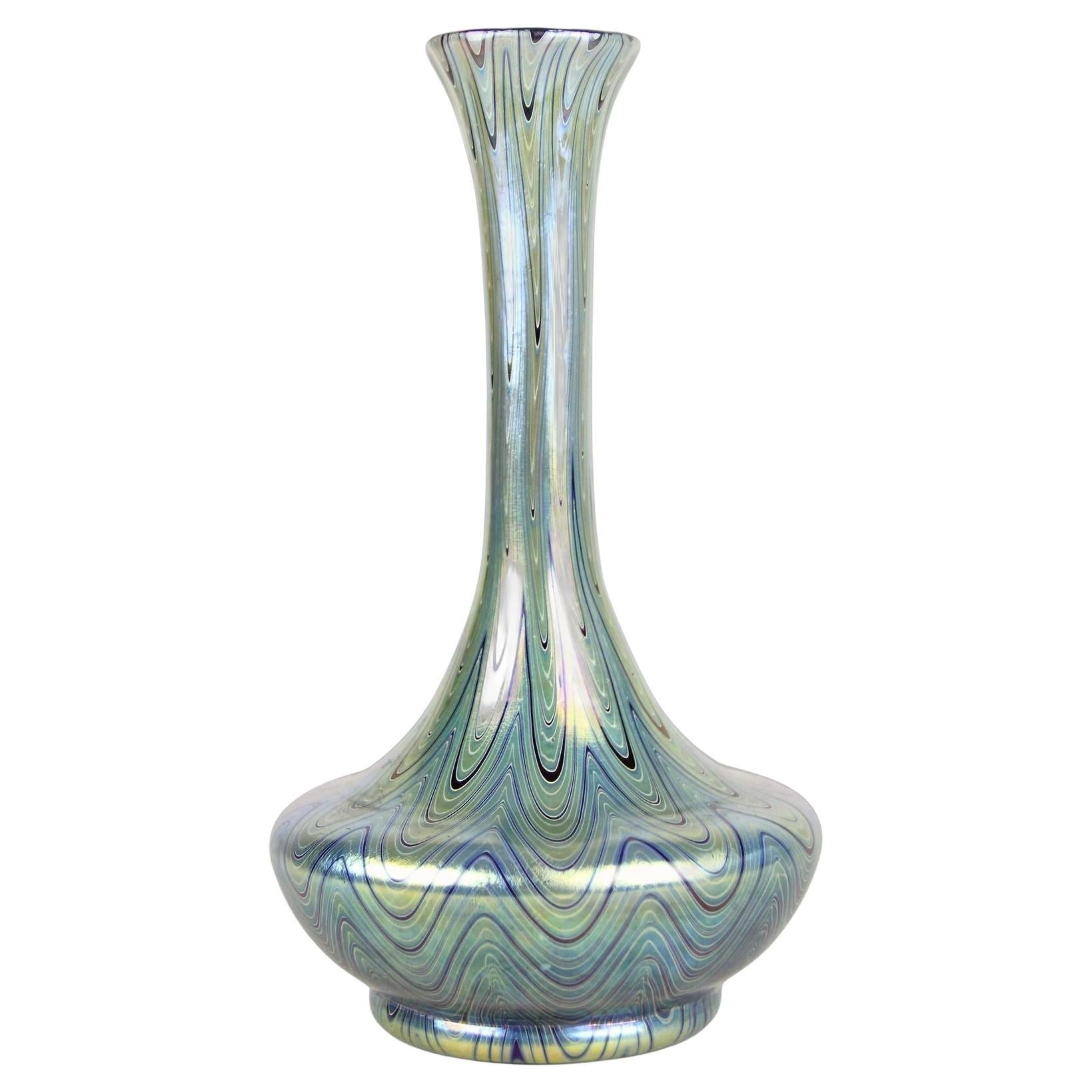 Vase en verre Loetz Glass du XIXe siècle - Rubin Phänomen Genre 6893, CZ ca. 1899 en vente
