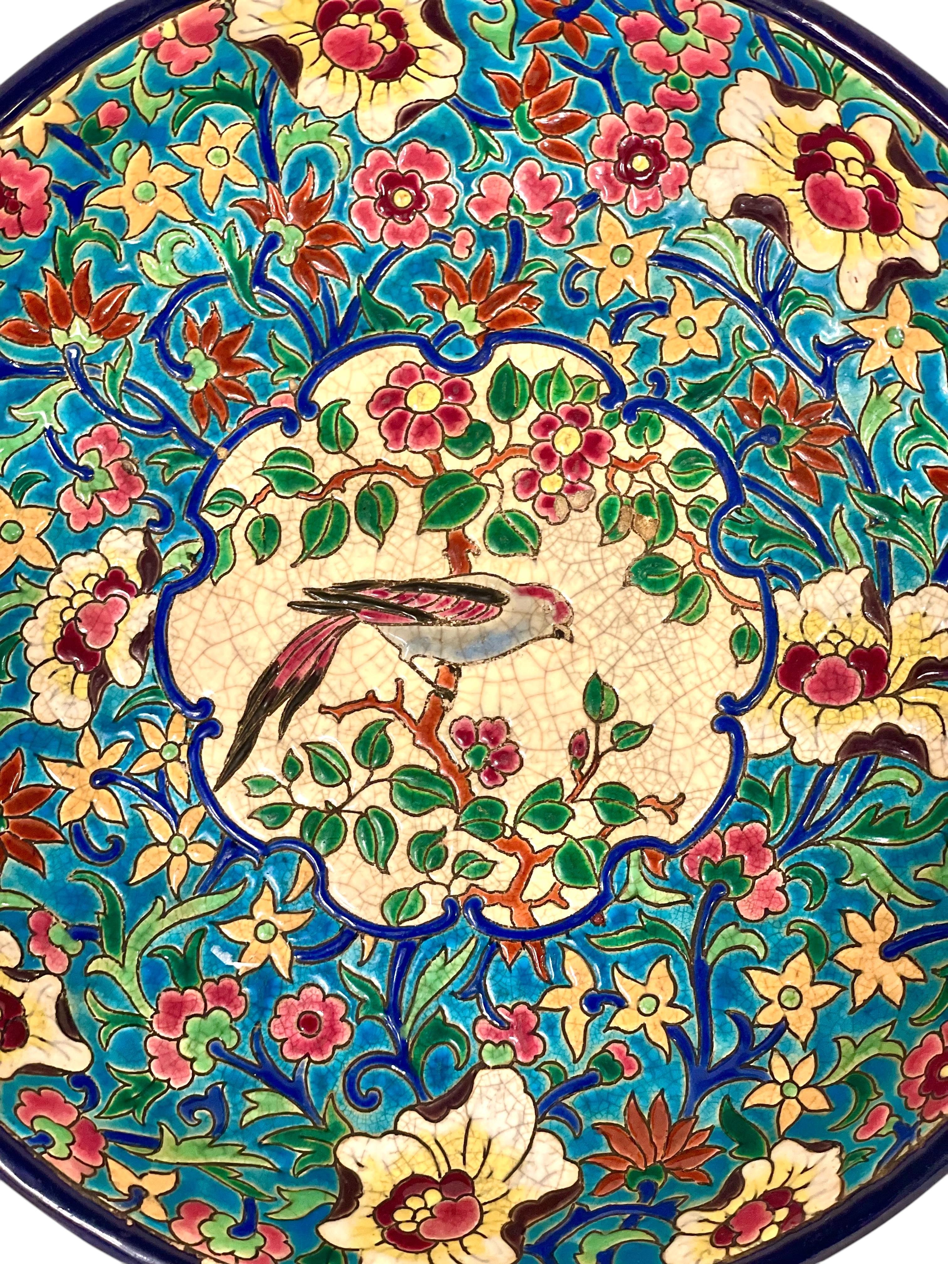 Art Nouveau Grande ciotola smaltata Longwy del XIX secolo con motivi floreali e uccelli in vendita