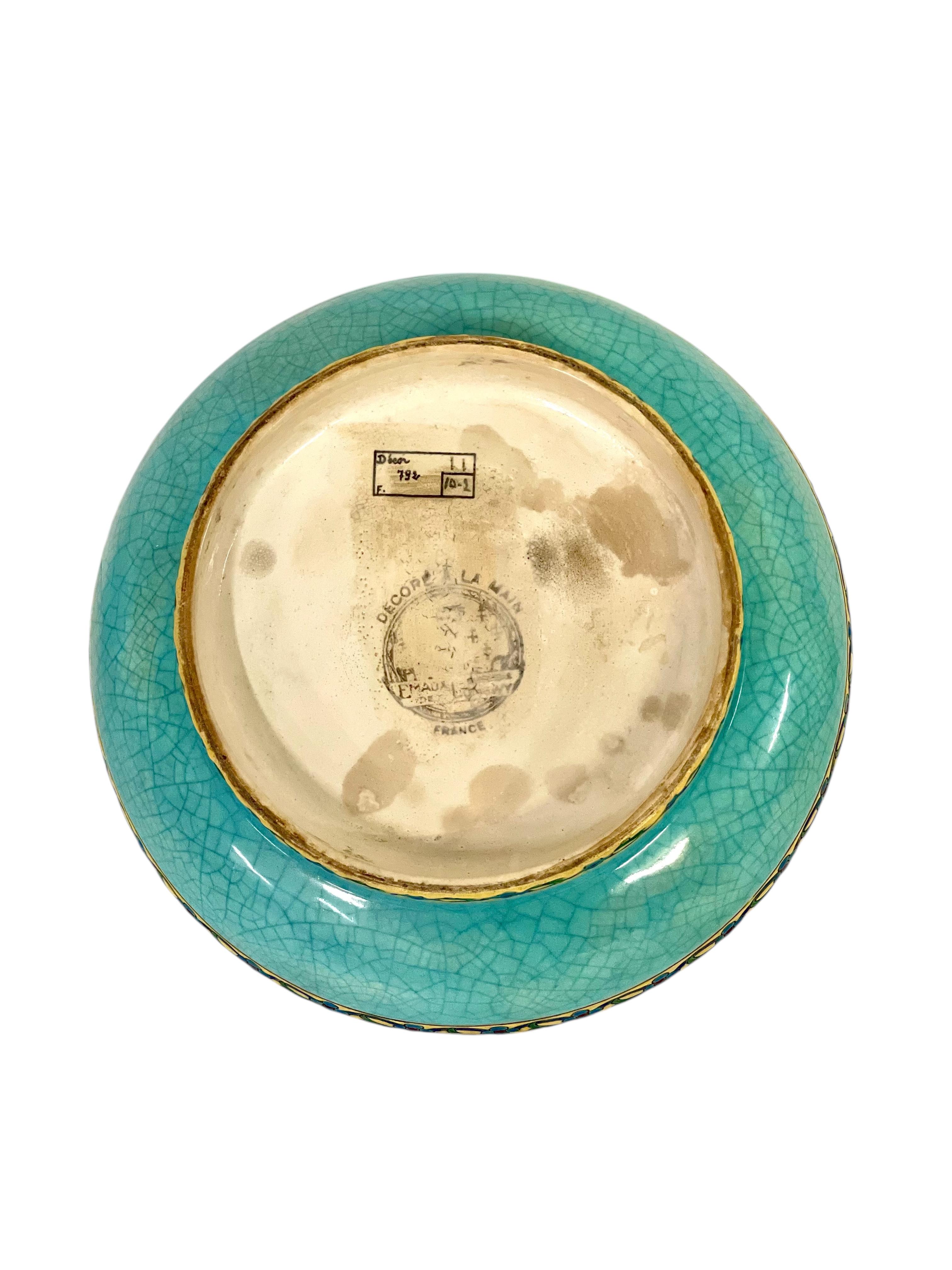 Ceramica Grande ciotola smaltata Longwy del XIX secolo con motivi floreali e uccelli in vendita