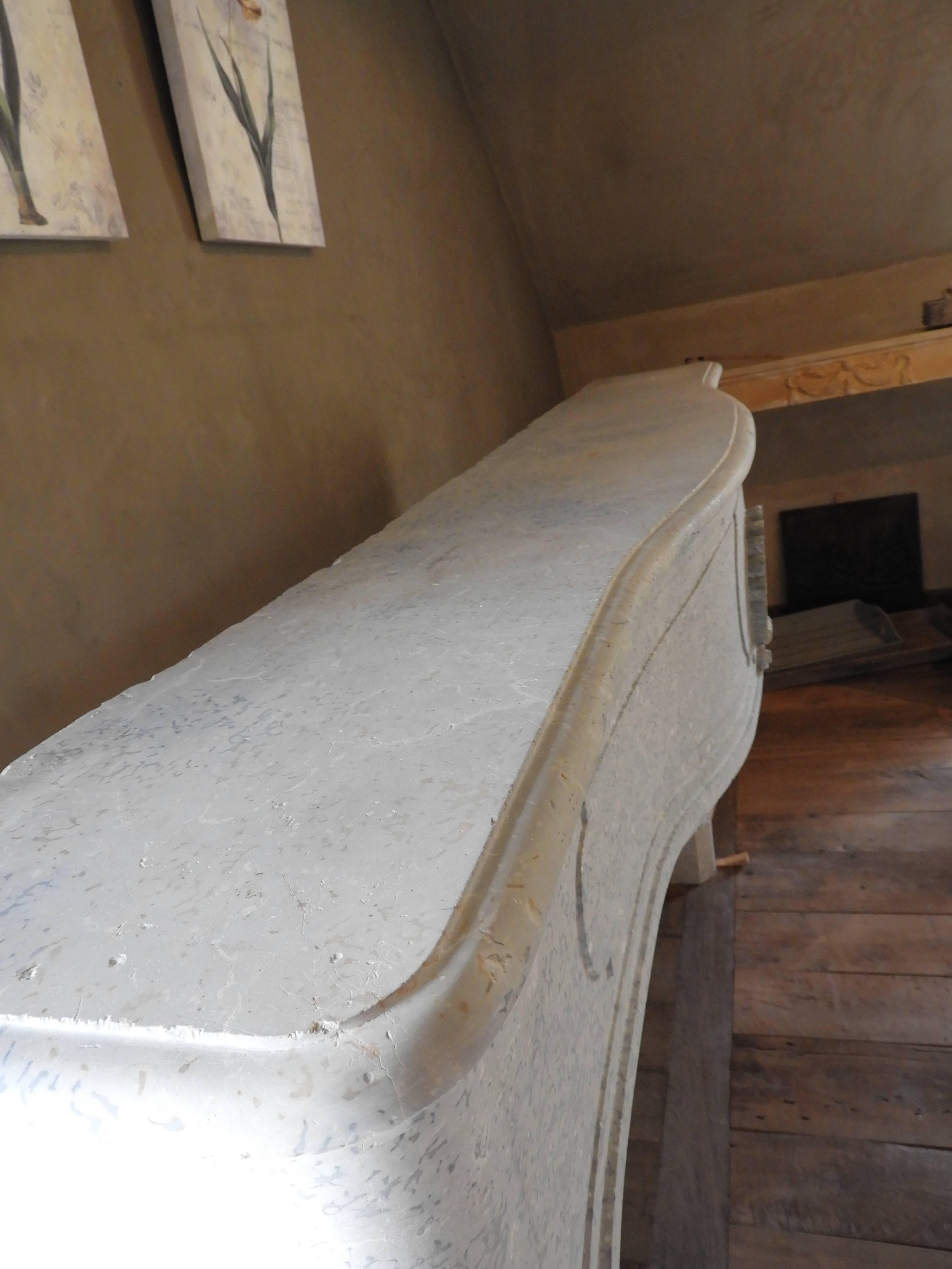 19th Century Louis 15 Jura Stone Fireplace  In Excellent Condition For Sale In Zedelgem, BE
