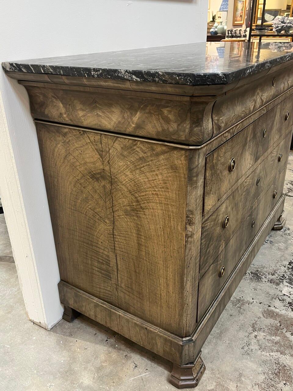Louis-Philippe Commode à 4 tiroirs Louis Philippe du 19ème siècle en vente