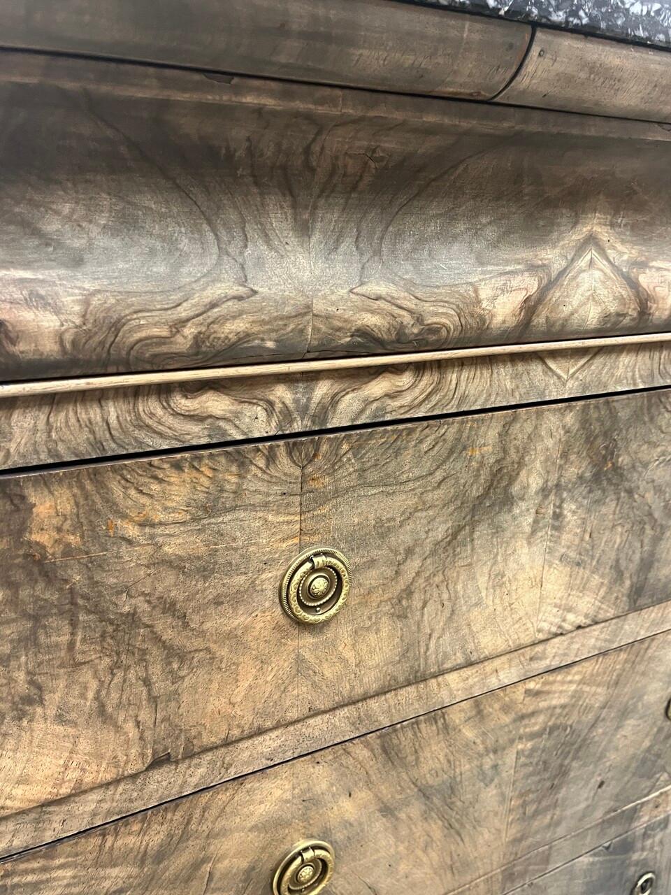 Commode à 4 tiroirs Louis Philippe du 19ème siècle Bon état - En vente à Houston, TX