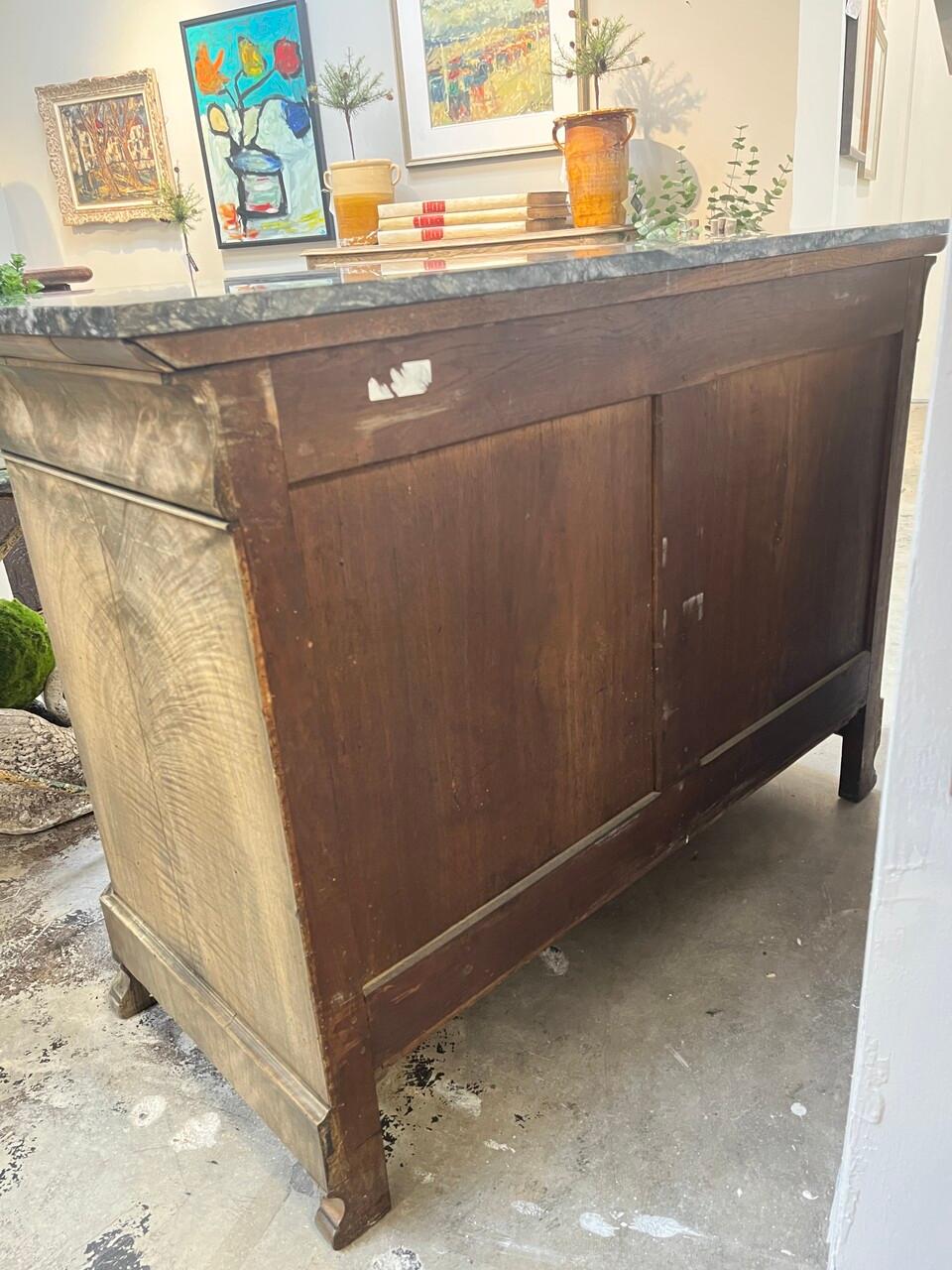Commode à 4 tiroirs Louis Philippe du 19ème siècle en vente 2