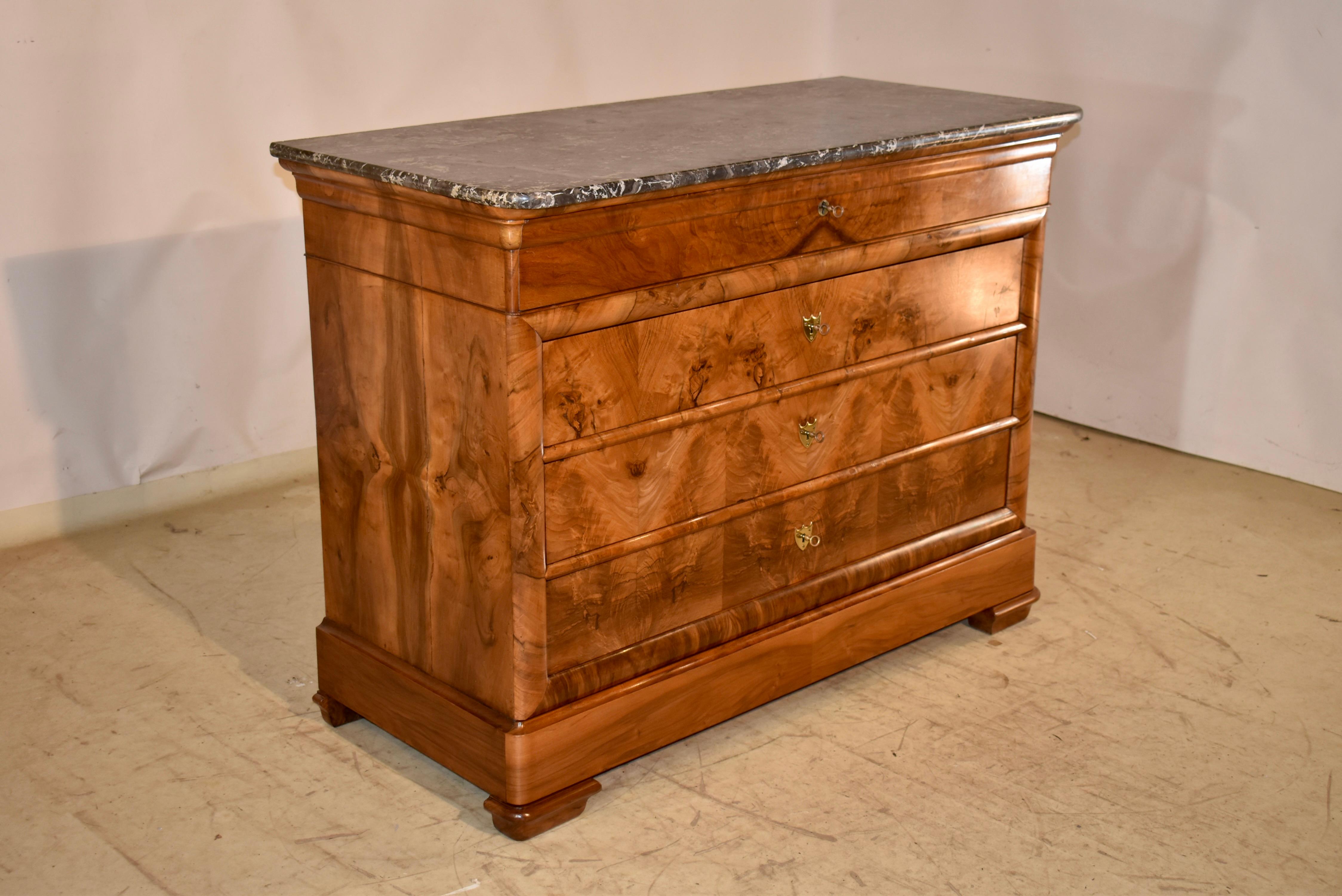 Commode in radica di noce Louis Philippe del XIX secolo In condizioni buone in vendita a High Point, NC