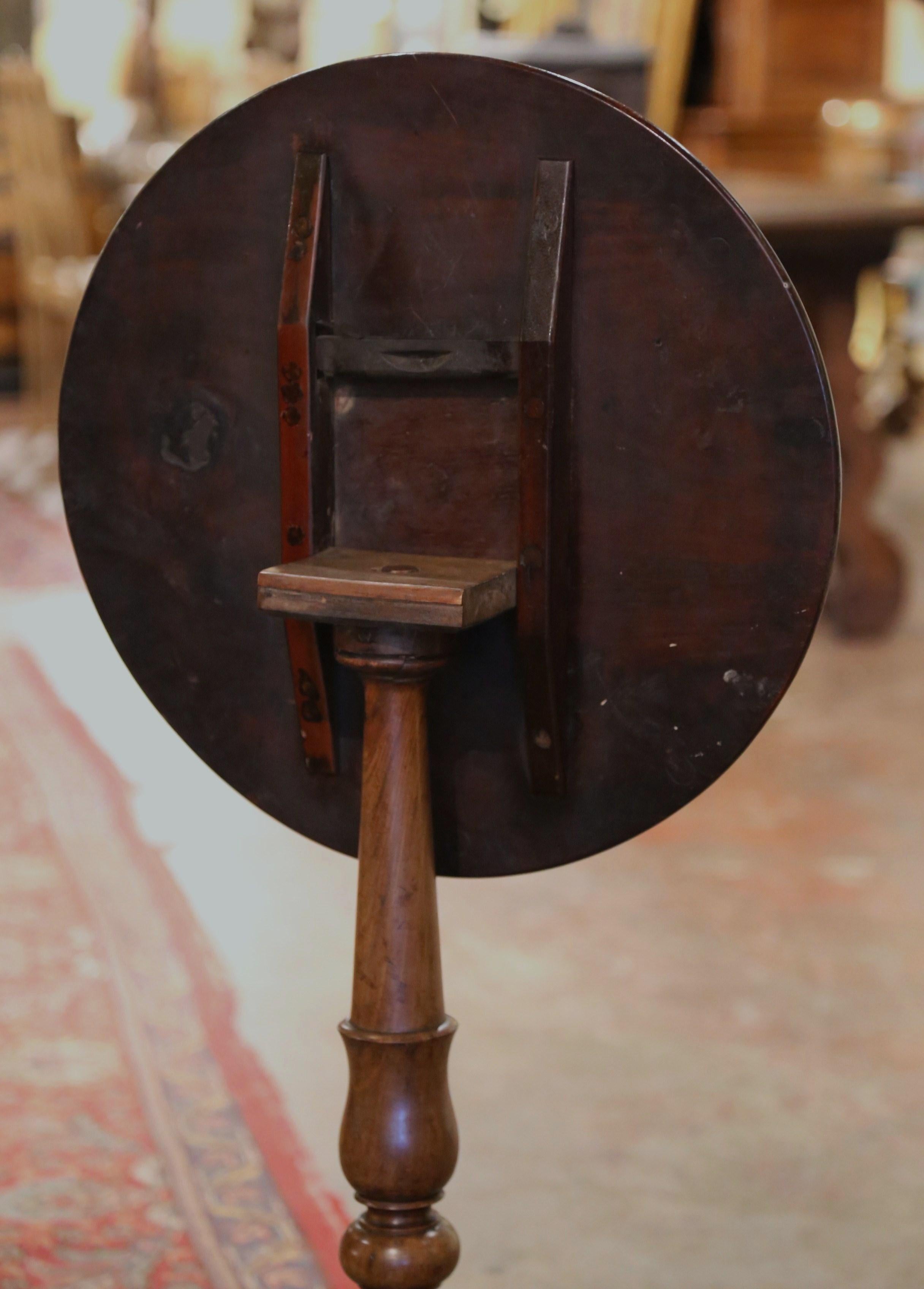 19th Century Louis Philippe Carved Walnut Round Tilt-Top Gueridon Table 5