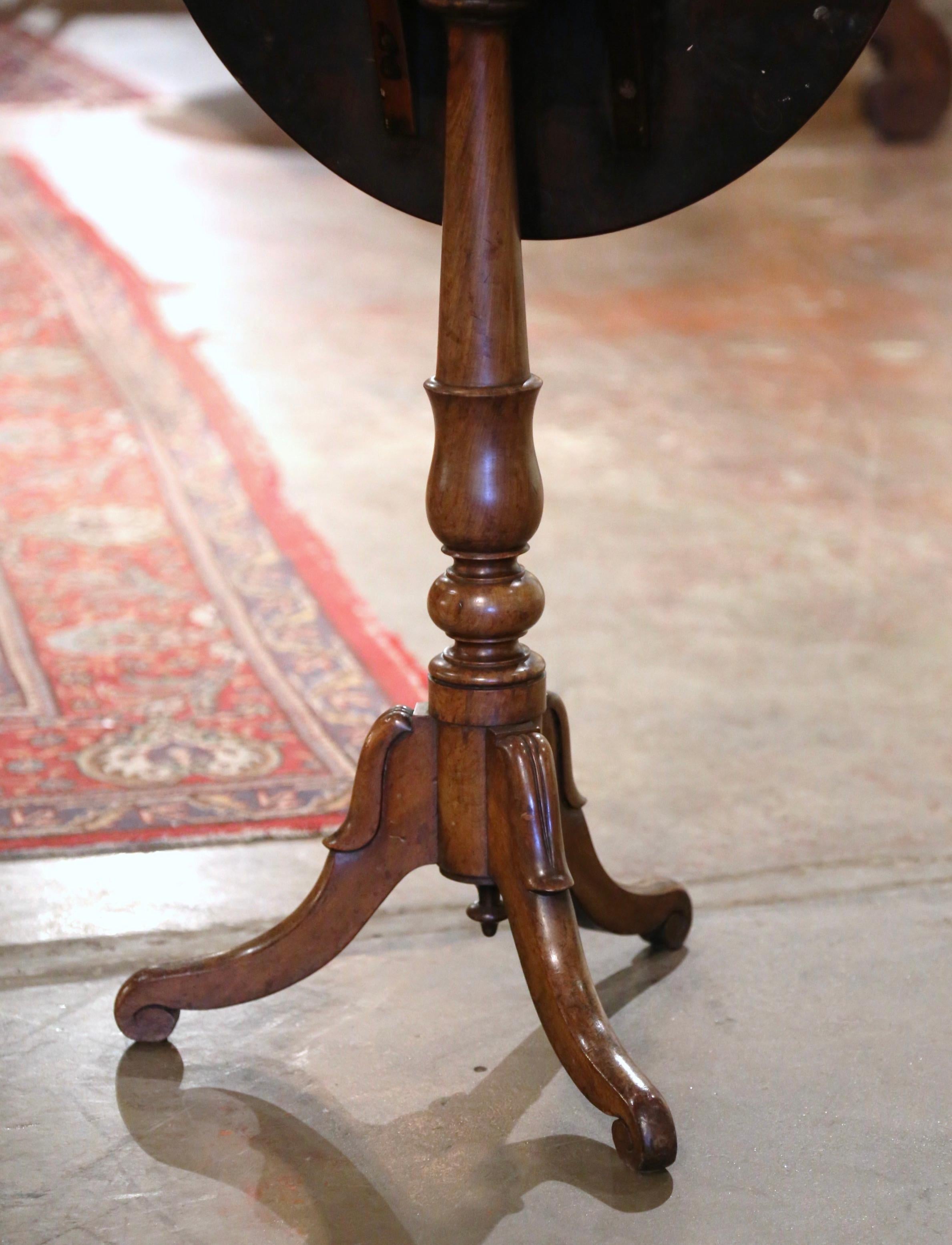 19th Century Louis Philippe Carved Walnut Round Tilt-Top Gueridon Table 1