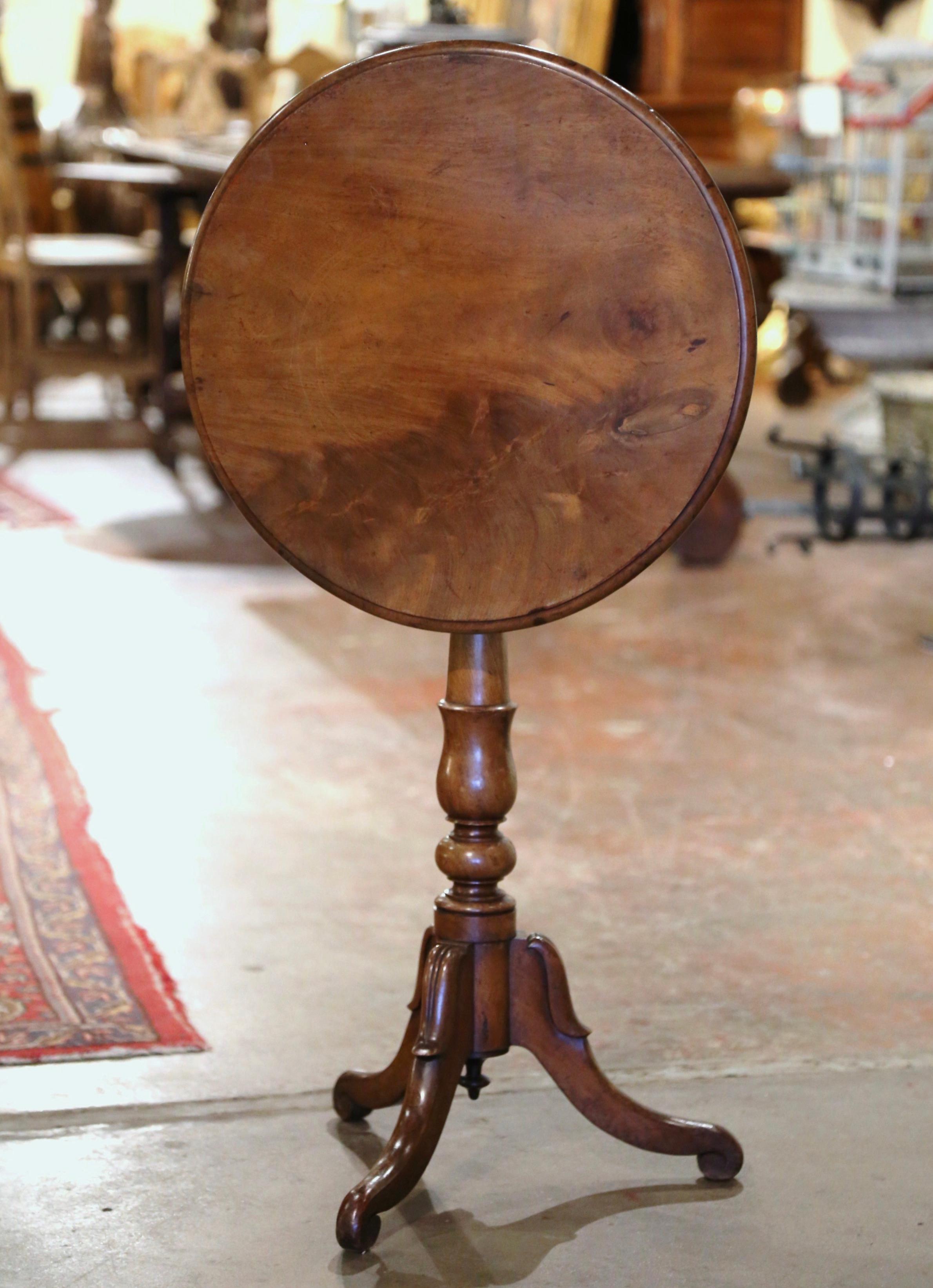 19th Century Louis Philippe Carved Walnut Round Tilt-Top Gueridon Table 2