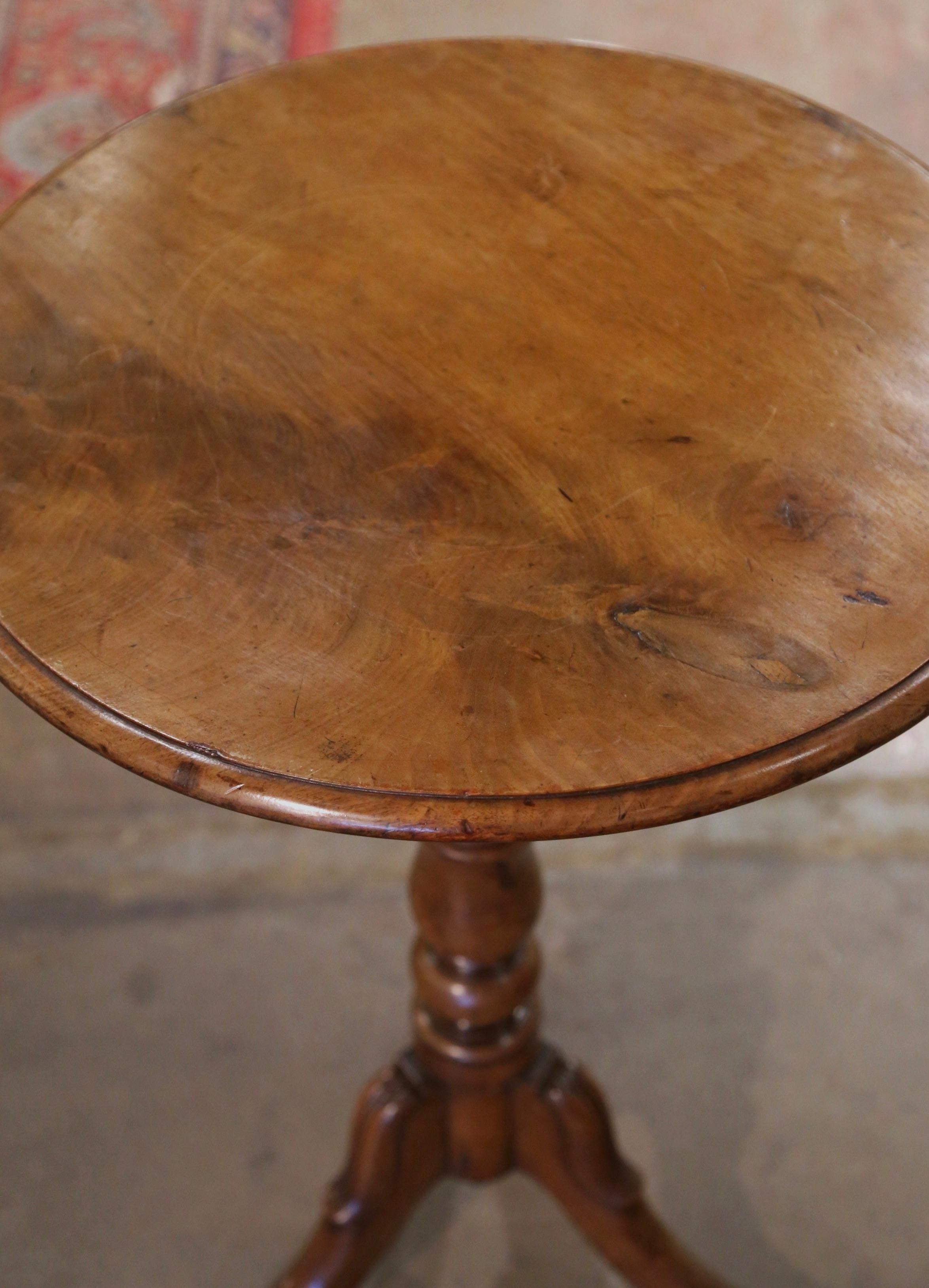 19th Century Louis Philippe Carved Walnut Round Tilt-Top Gueridon Table 3