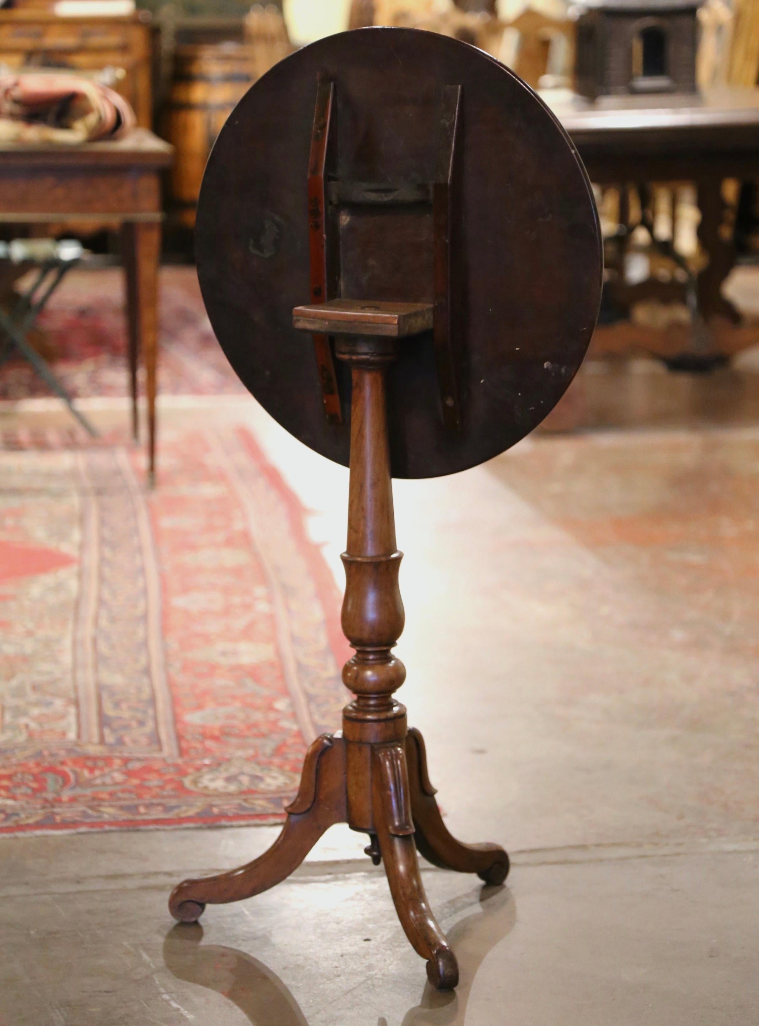 19th Century Louis Philippe Carved Walnut Round Tilt-Top Gueridon Table 4