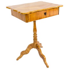 Table d'appoint Louis Philippe du 19ème siècle en merisier à couture ou table d'appoint