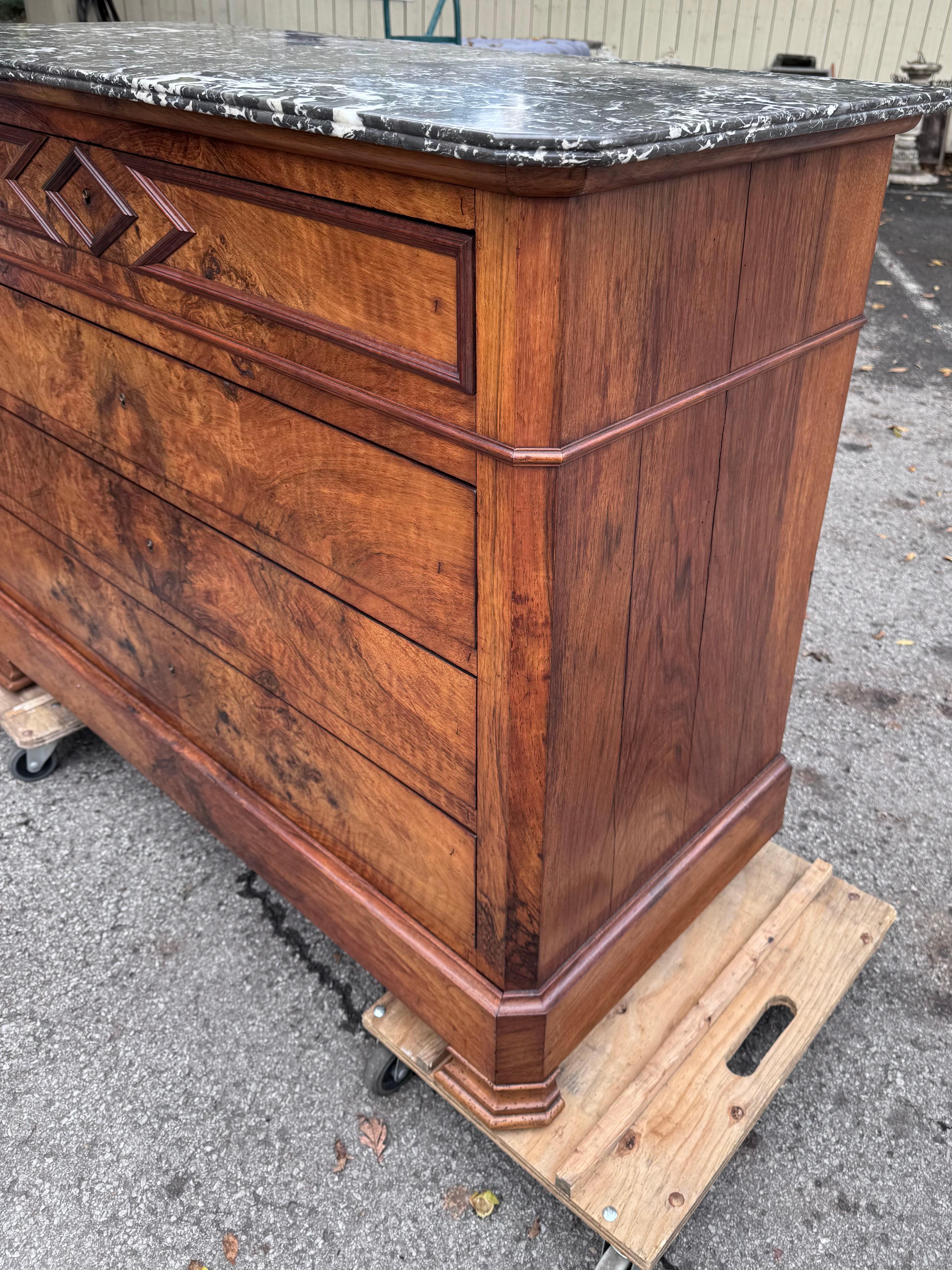 Commode Louis Philippe du 19ème siècle en vente 4