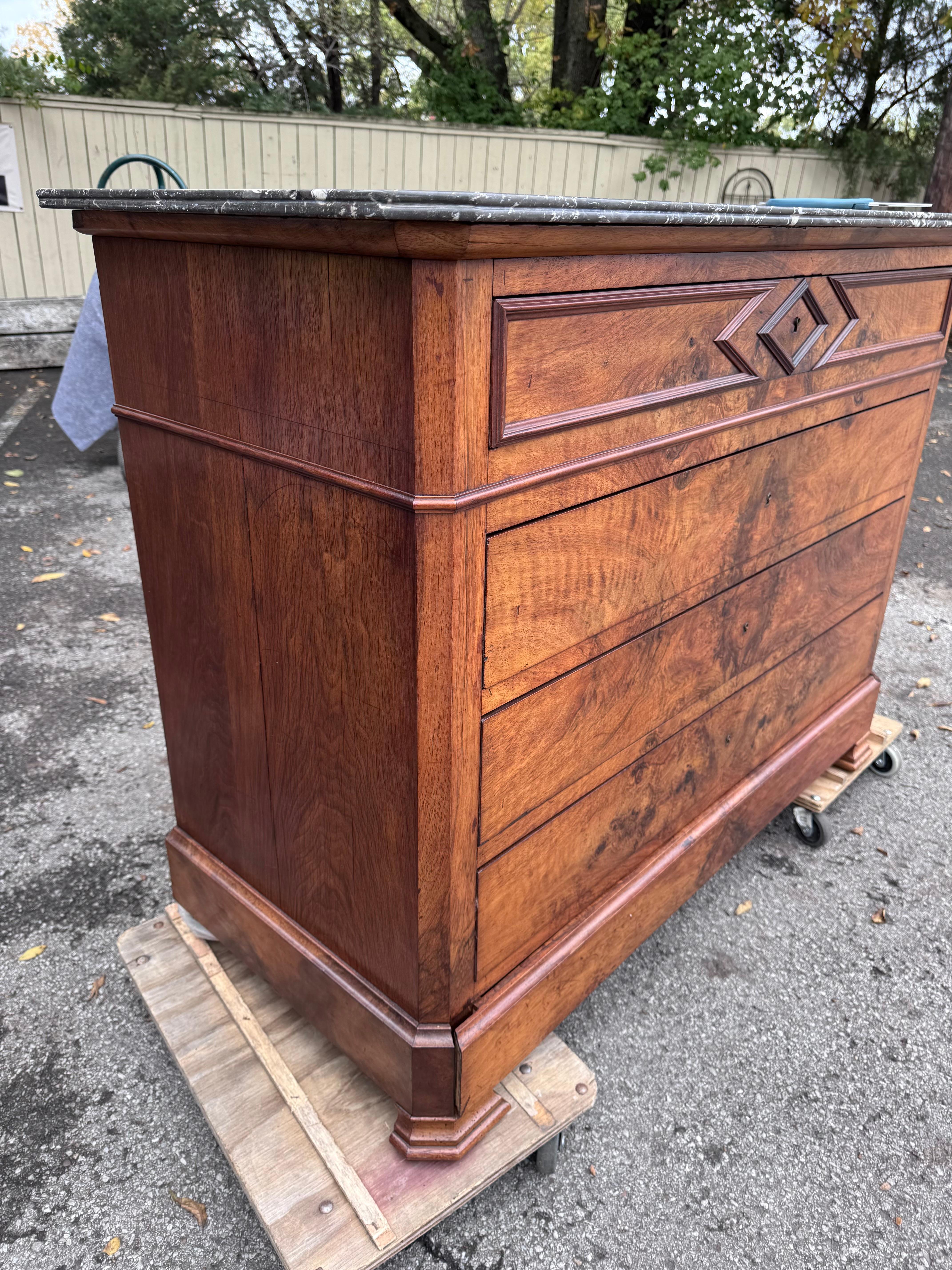 Commode Louis Philippe du 19ème siècle en vente 5