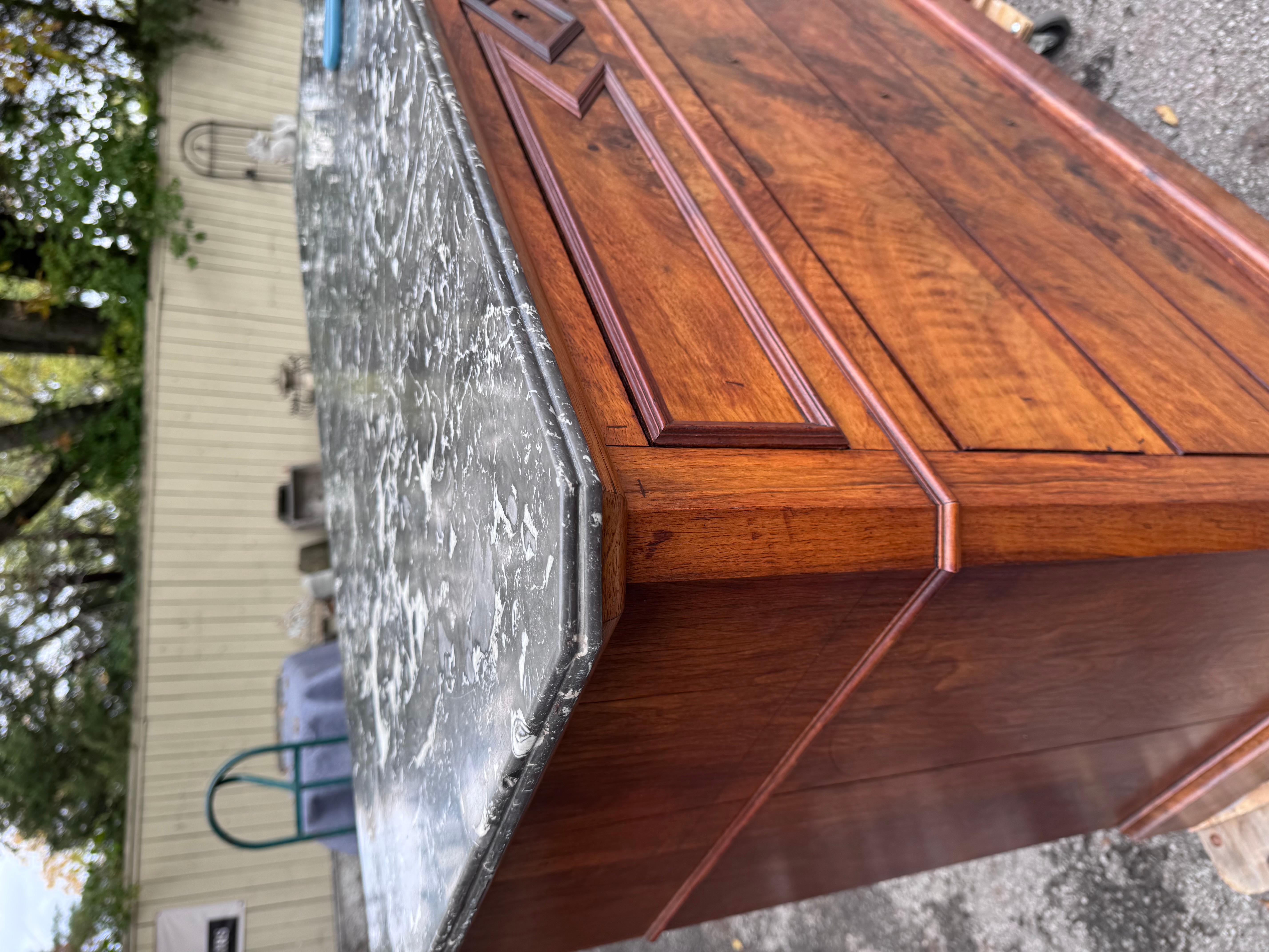 Commode Louis Philippe du 19ème siècle en vente 8