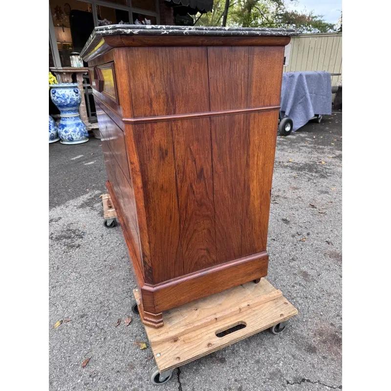 Commode Louis Philippe du 19ème siècle Bon état - En vente à Nashville, TN