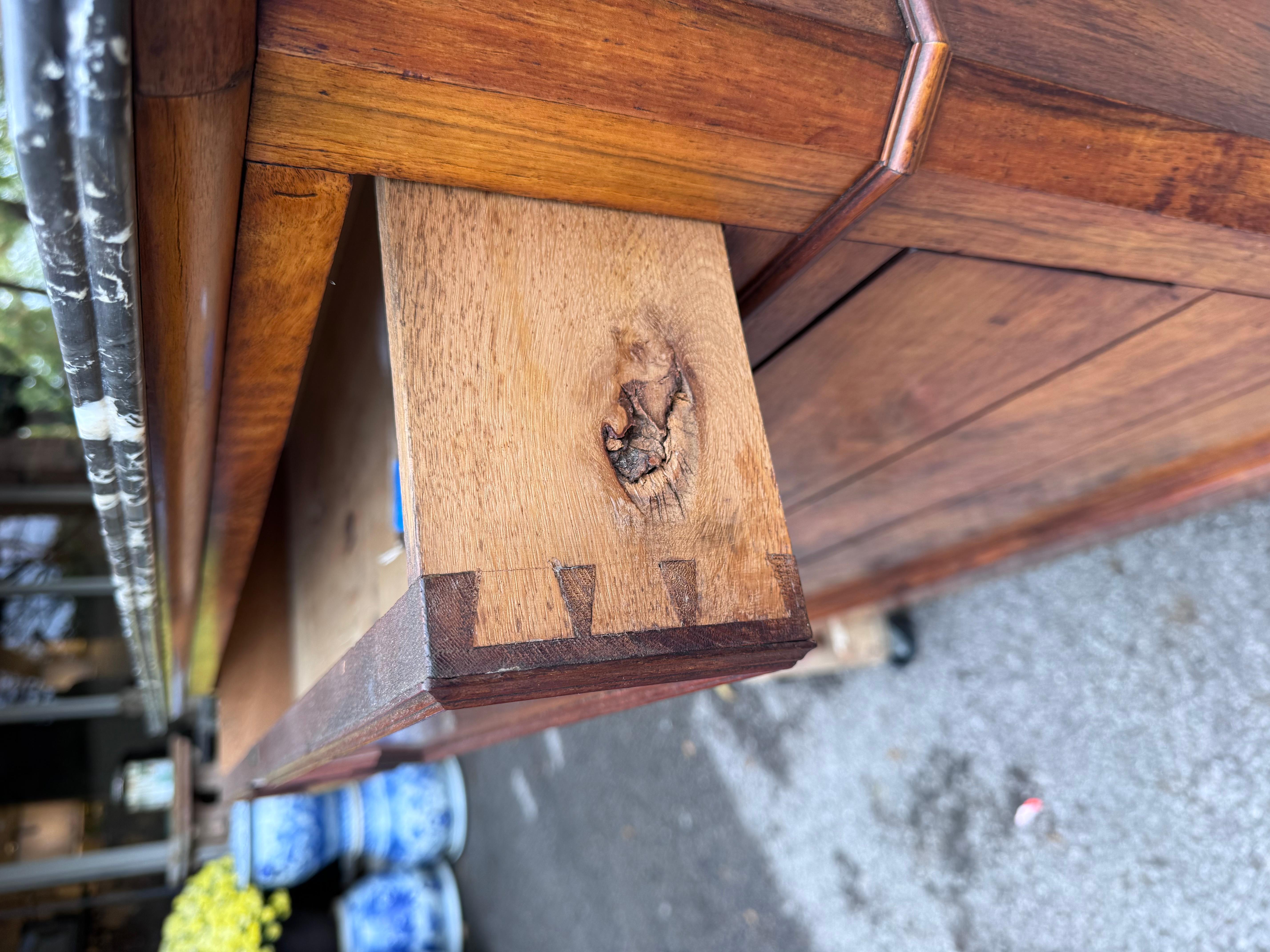 Commode Louis Philippe du 19ème siècle en vente 1