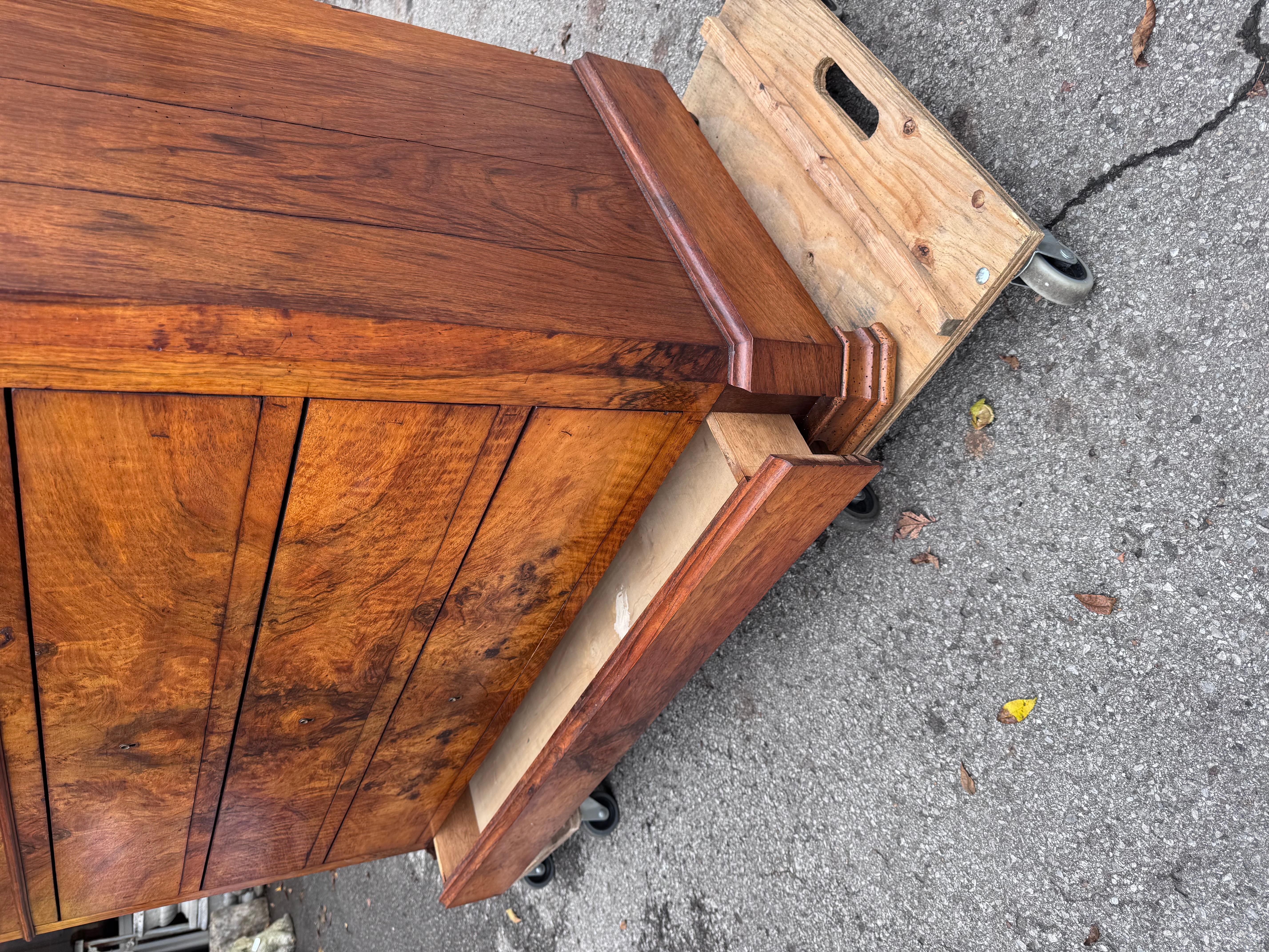 Commode Louis Philippe du 19ème siècle en vente 2
