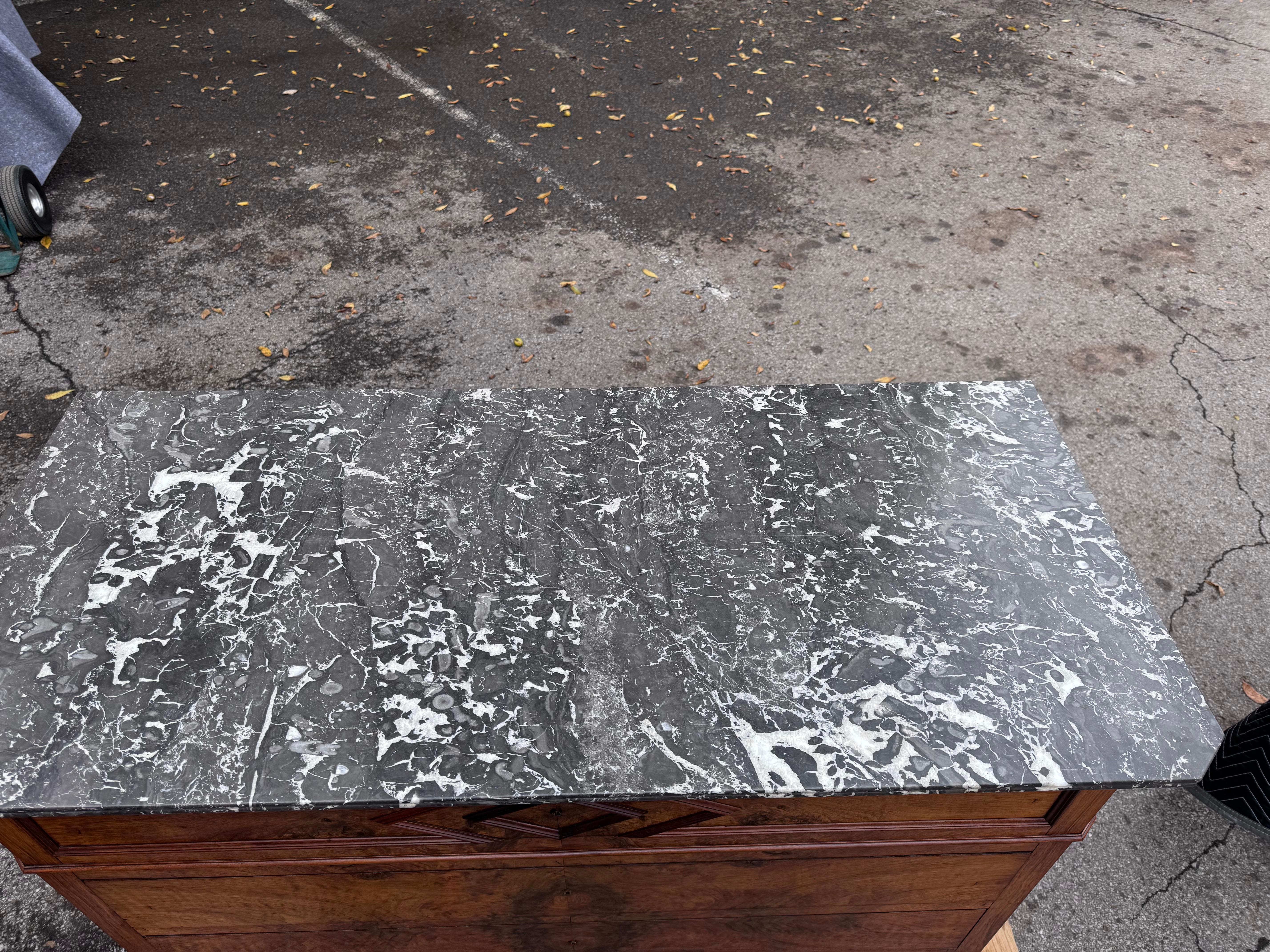 Commode Louis Philippe du 19ème siècle en vente 3